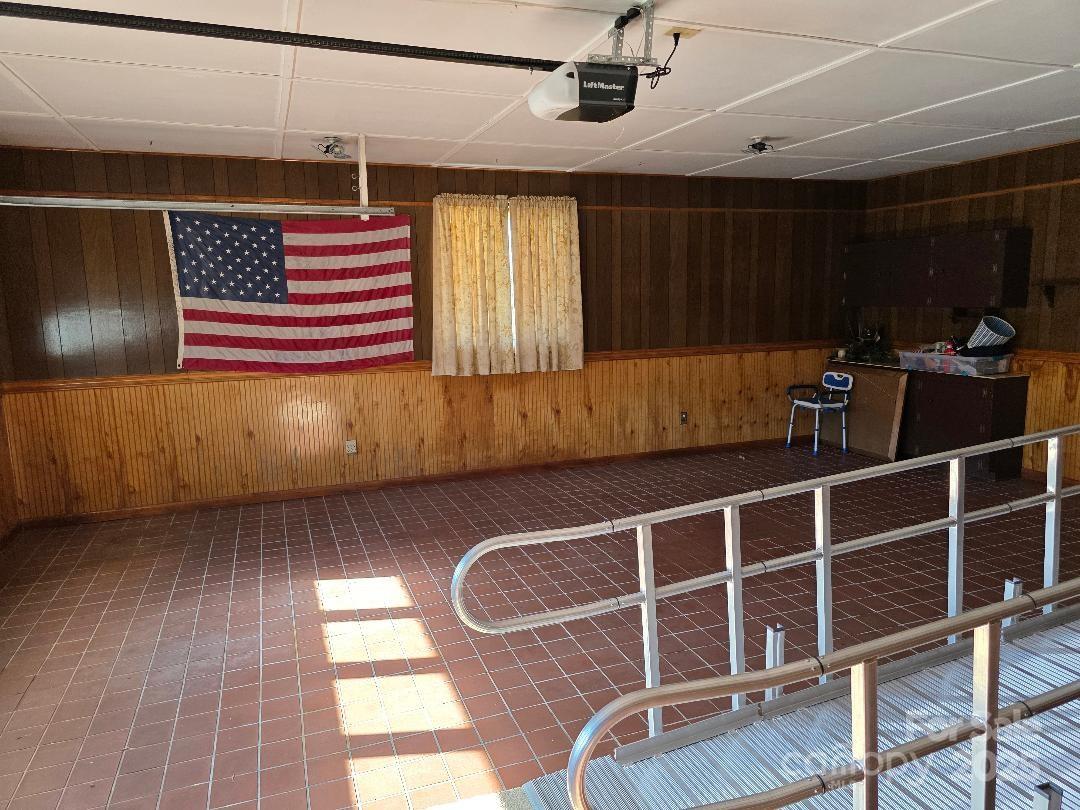 1375 E US Highway 19E Highway — Burnsville