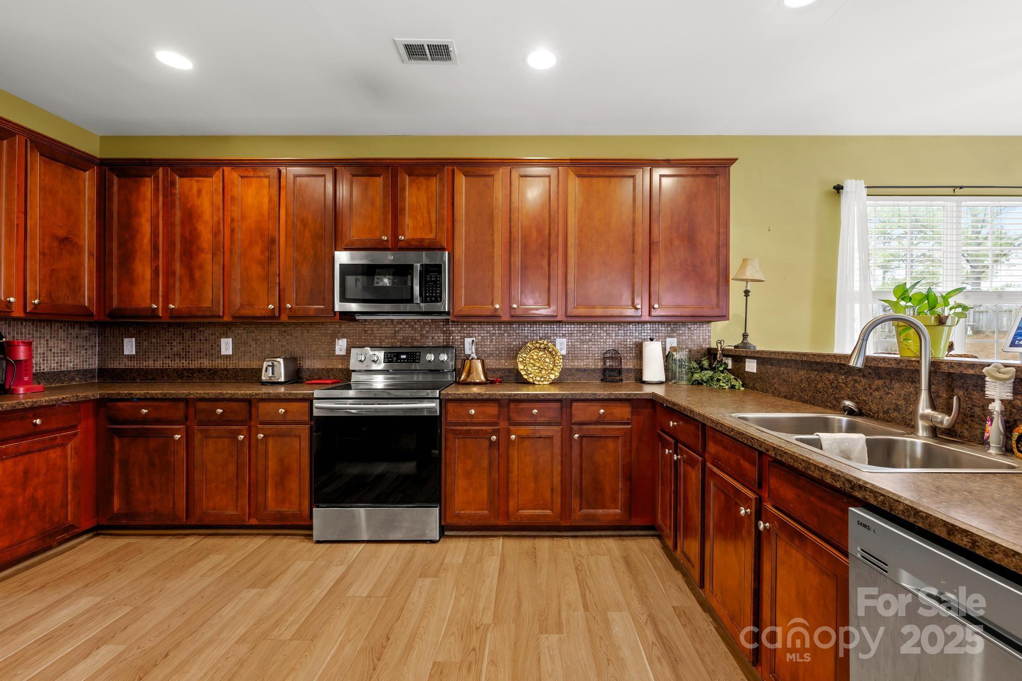 4124 Houldsworth Drive — Charlotte