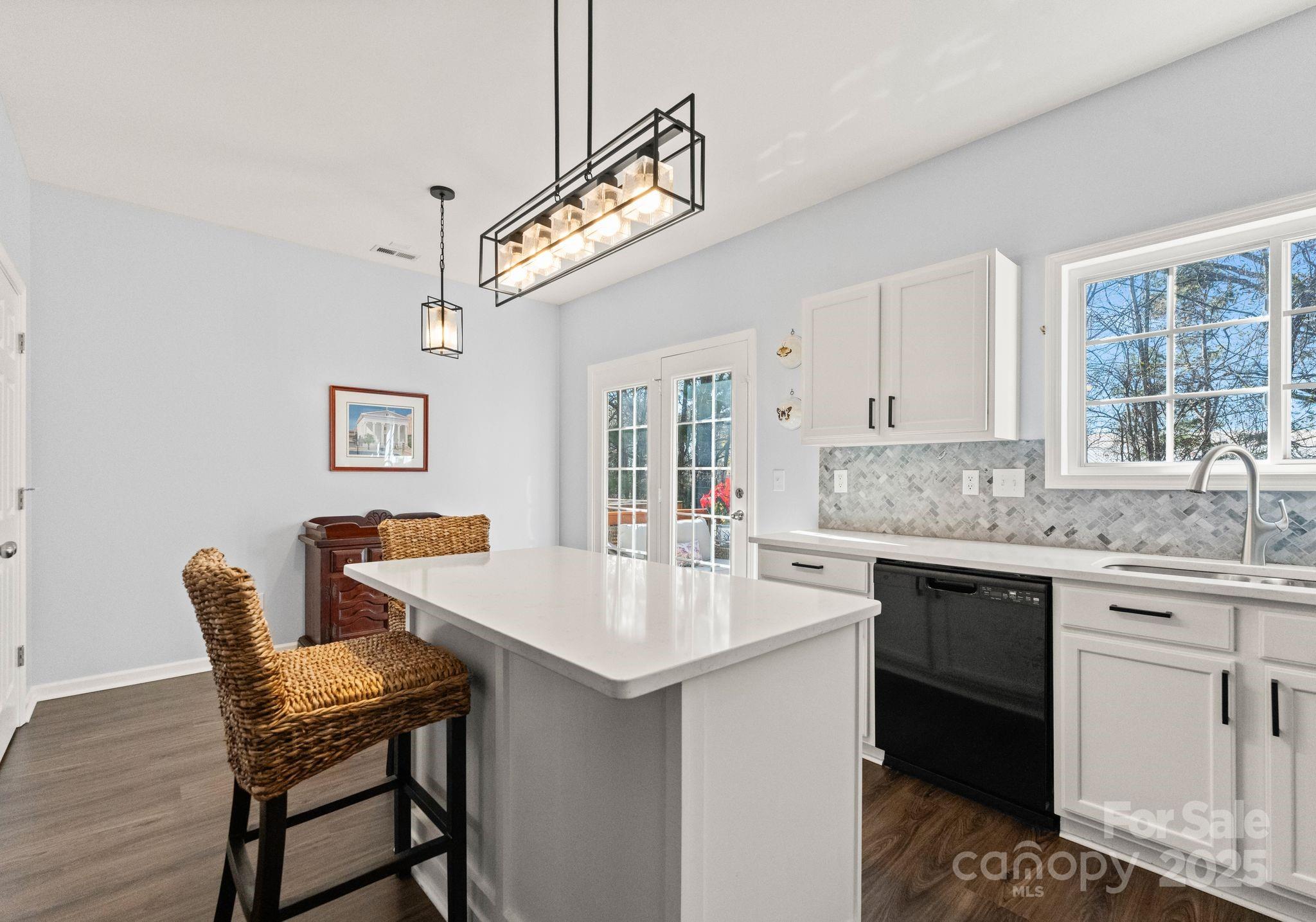 9930 Treeside Lane — Matthews