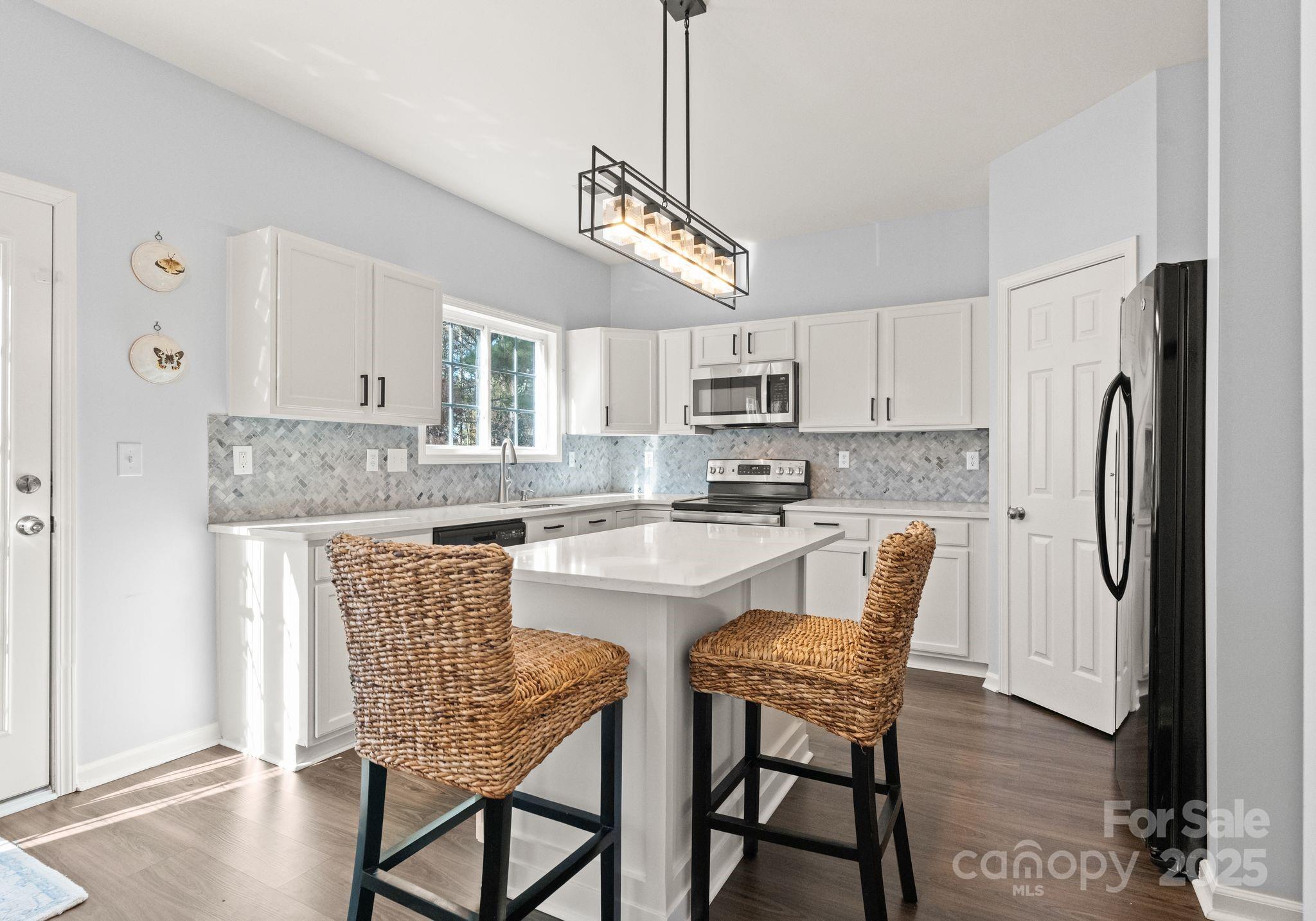9930 Treeside Lane — Matthews