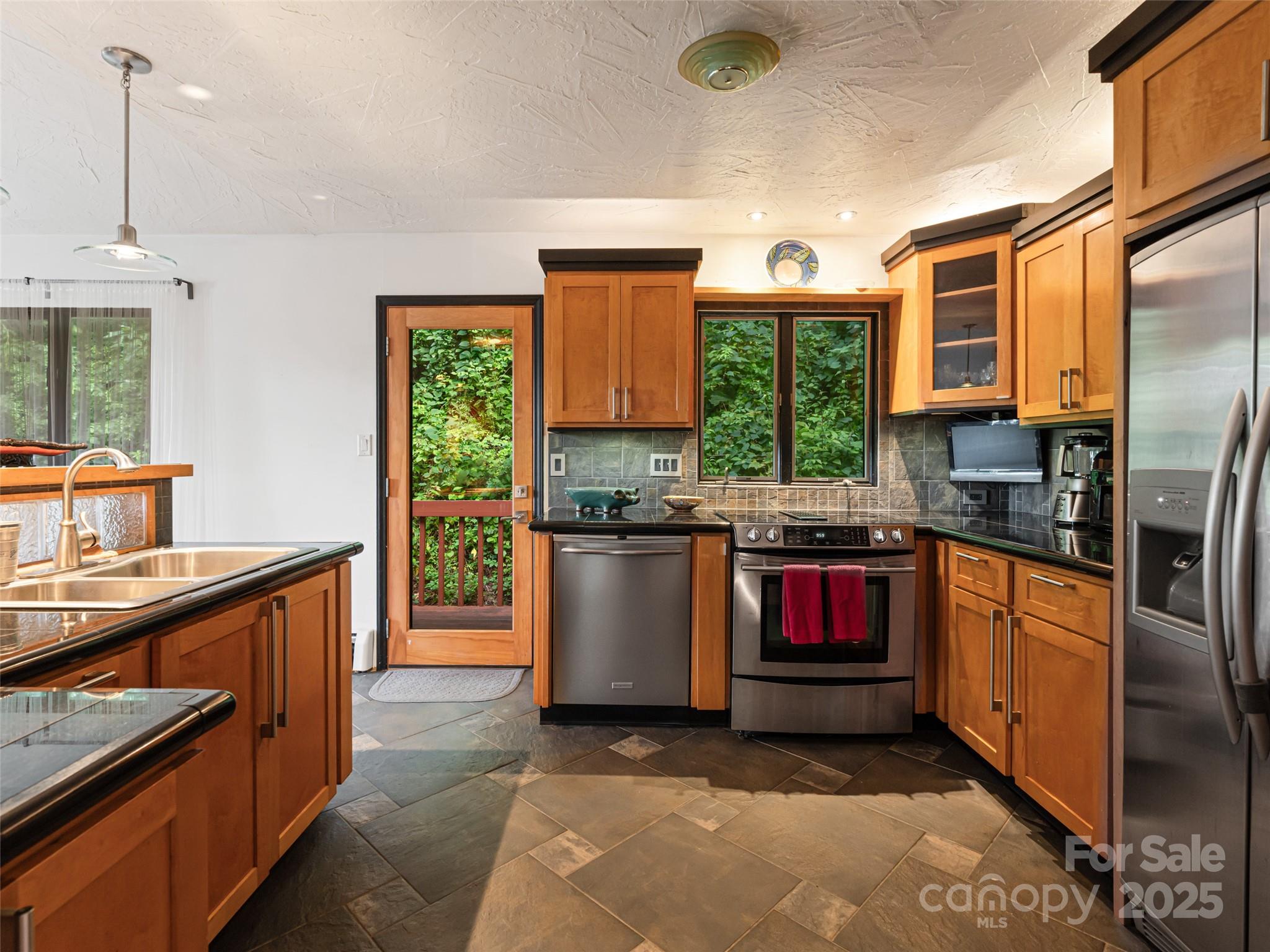 193 Rhododendron Drive — Arden