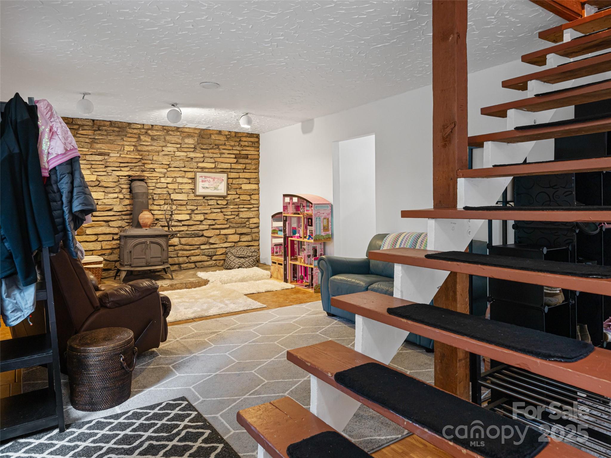 193 Rhododendron Drive — Arden