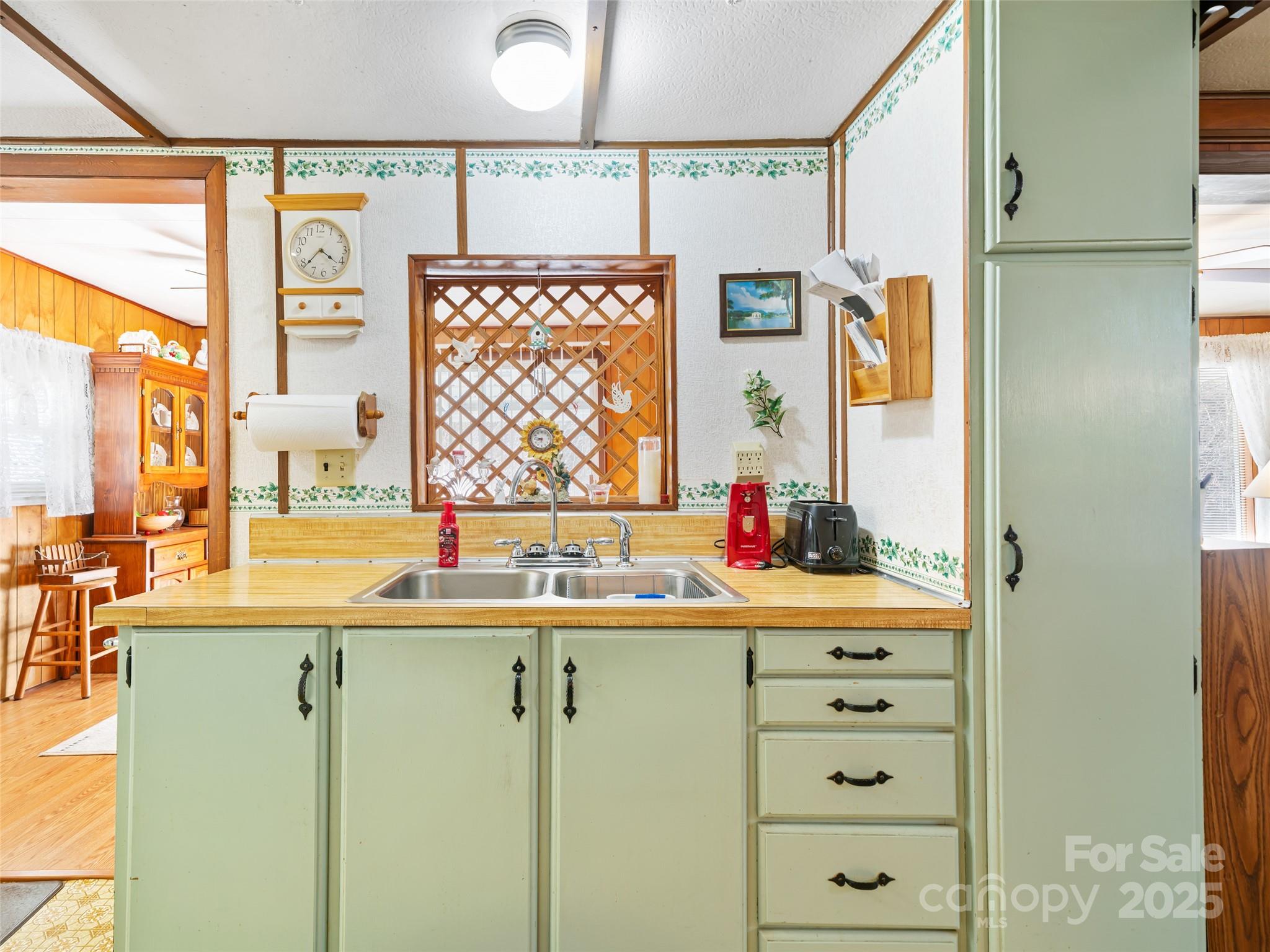 2850 Henson Creek Road — Newland