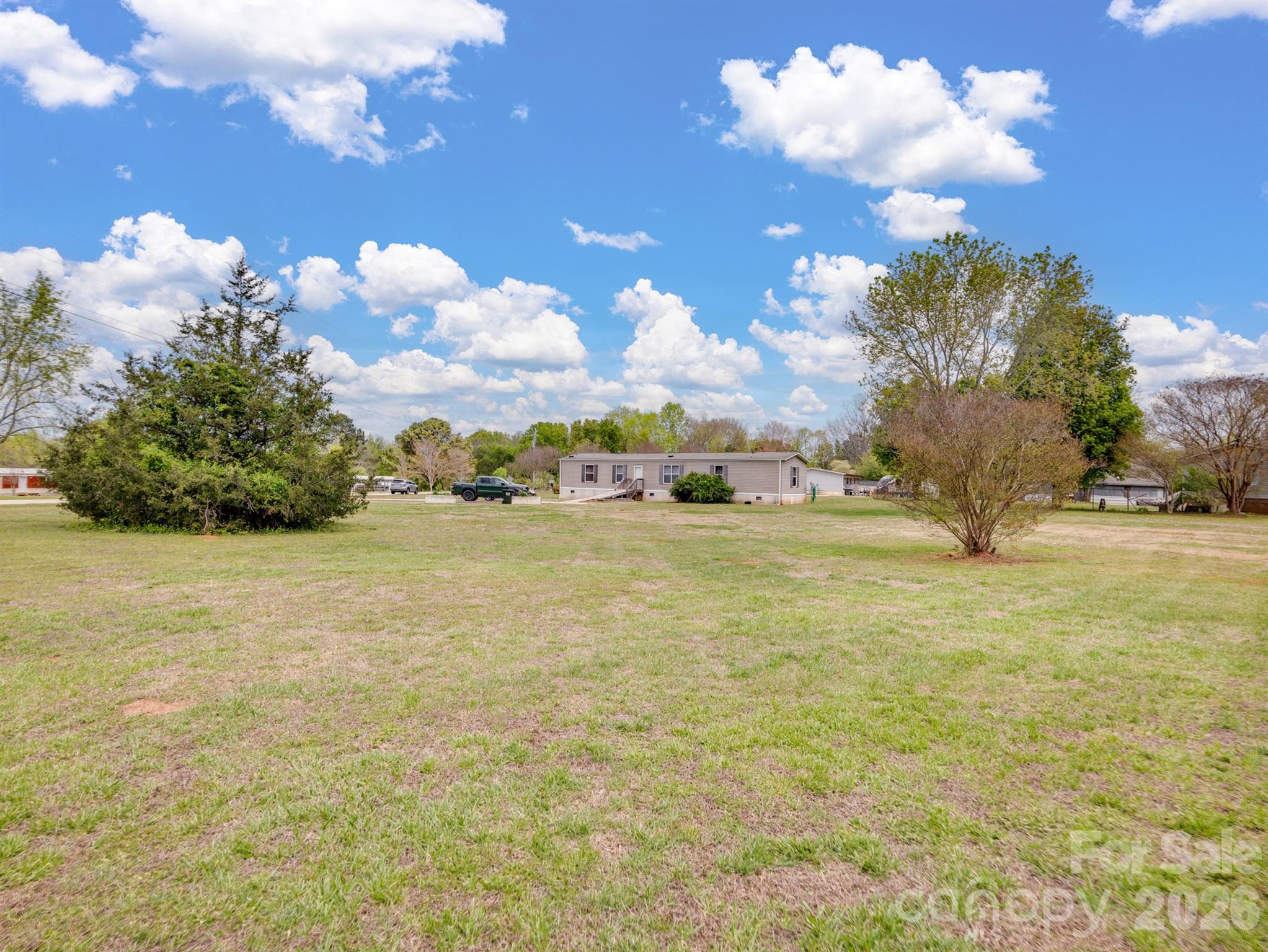 208 Daves Road — York