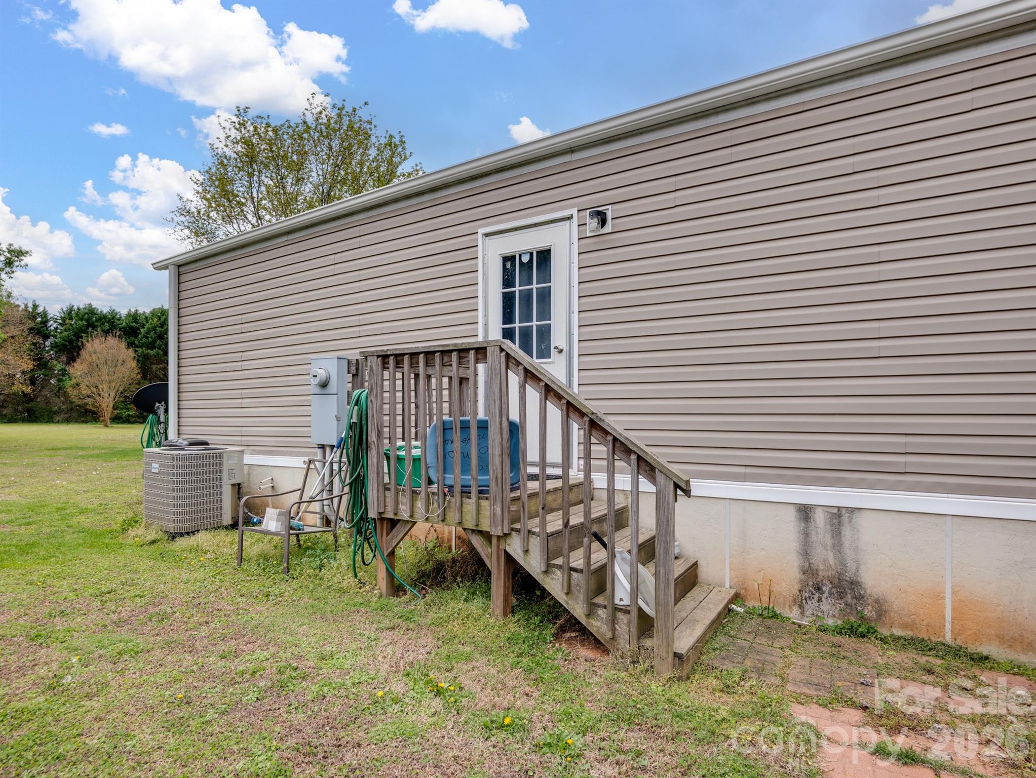 208 Daves Road — York
