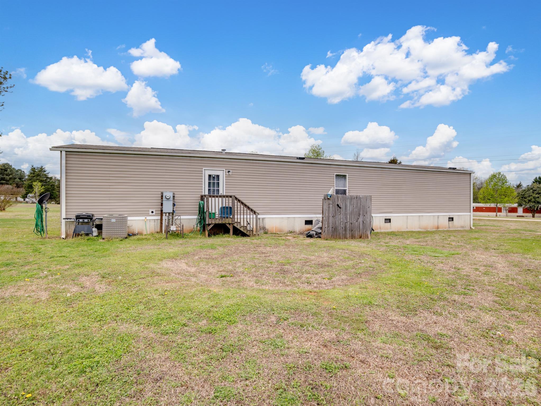 208 Daves Road — York