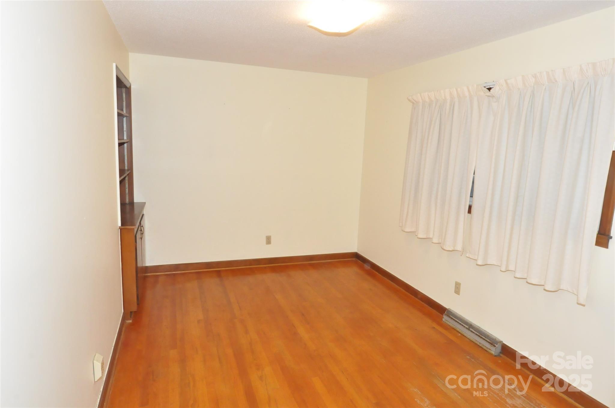 752 Cedar Lane — Chester