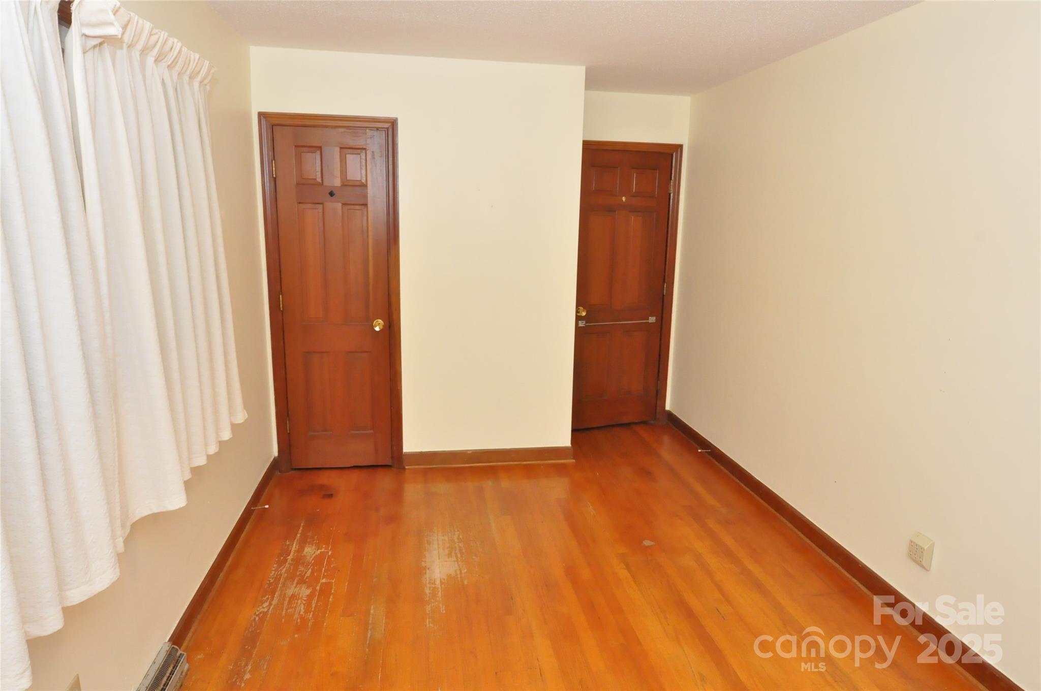 752 Cedar Lane — Chester