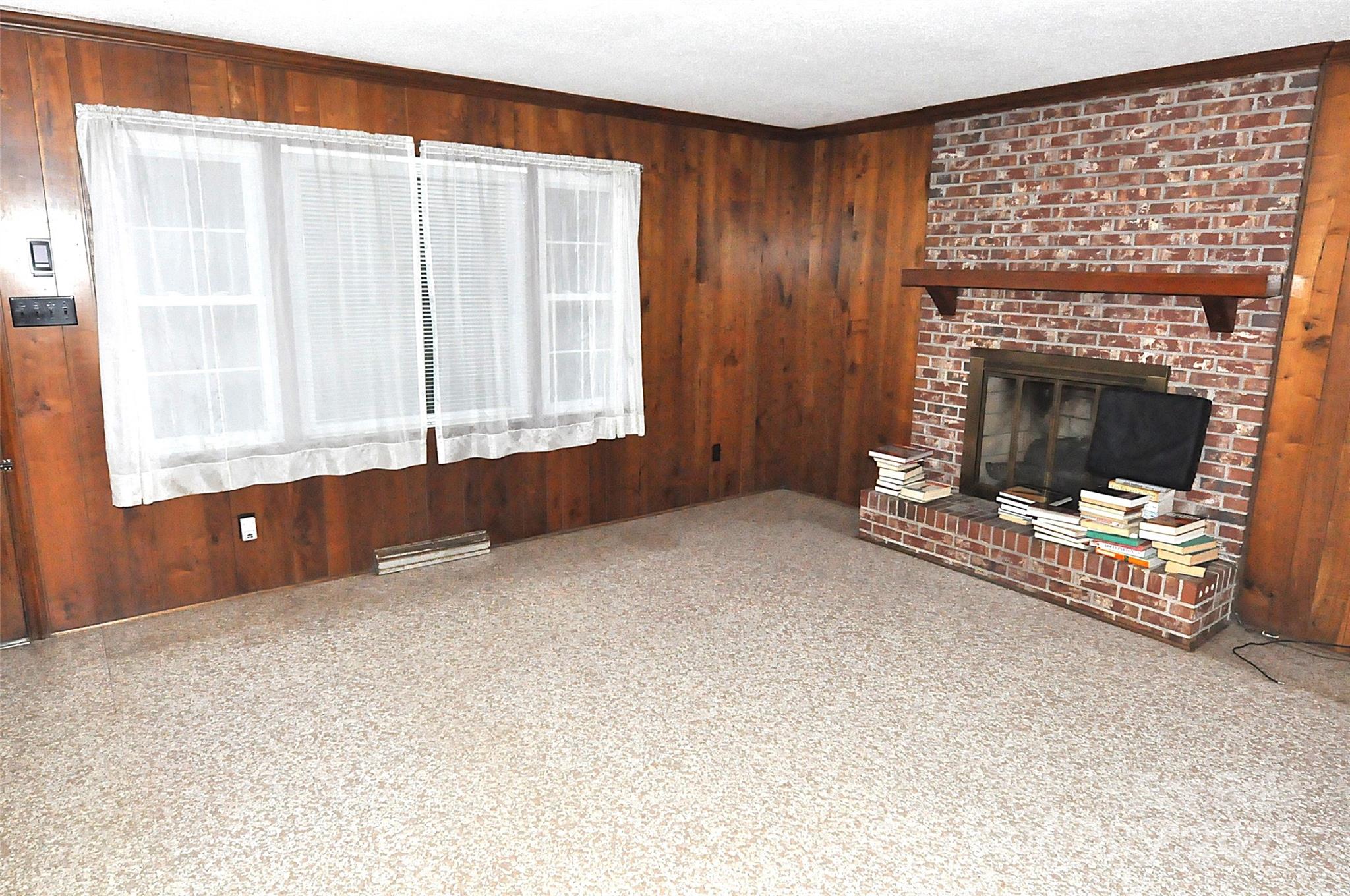 752 Cedar Lane — Chester