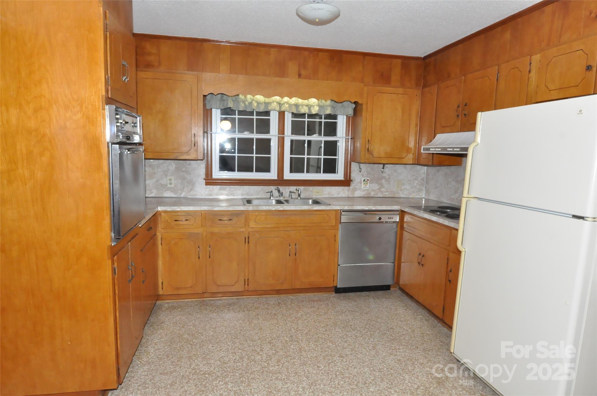 752 Cedar Lane — Chester