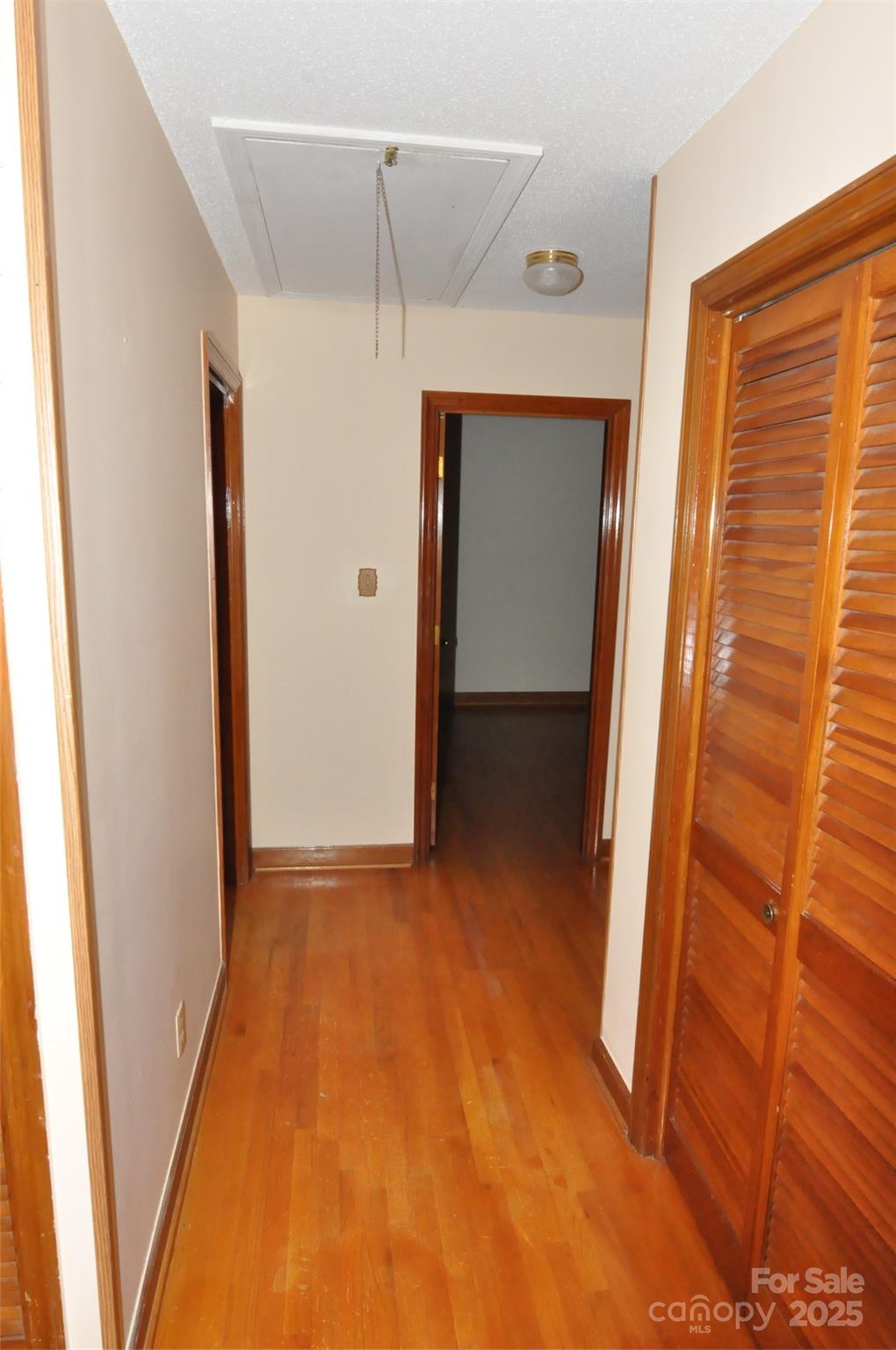 752 Cedar Lane — Chester
