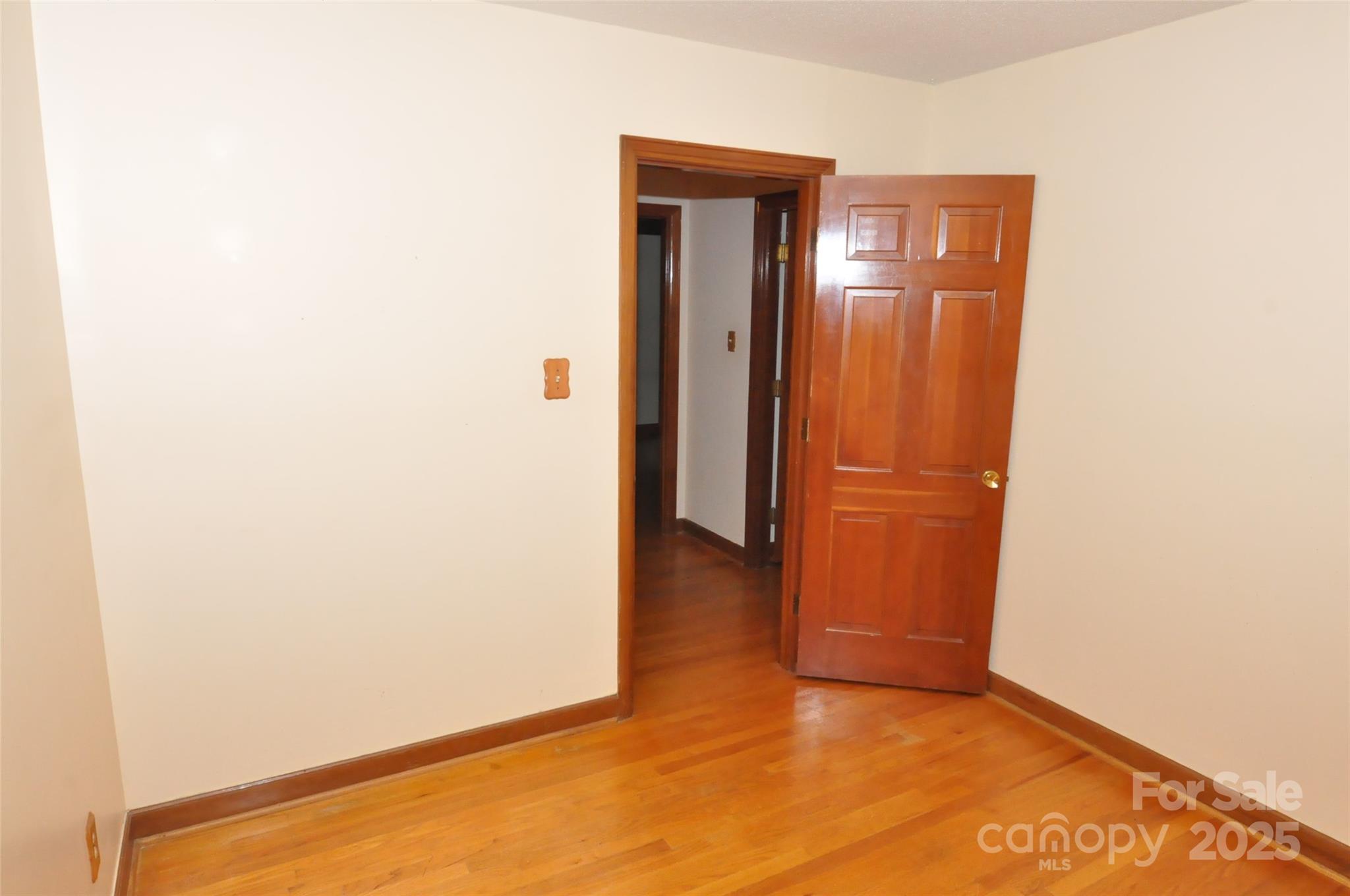 752 Cedar Lane — Chester