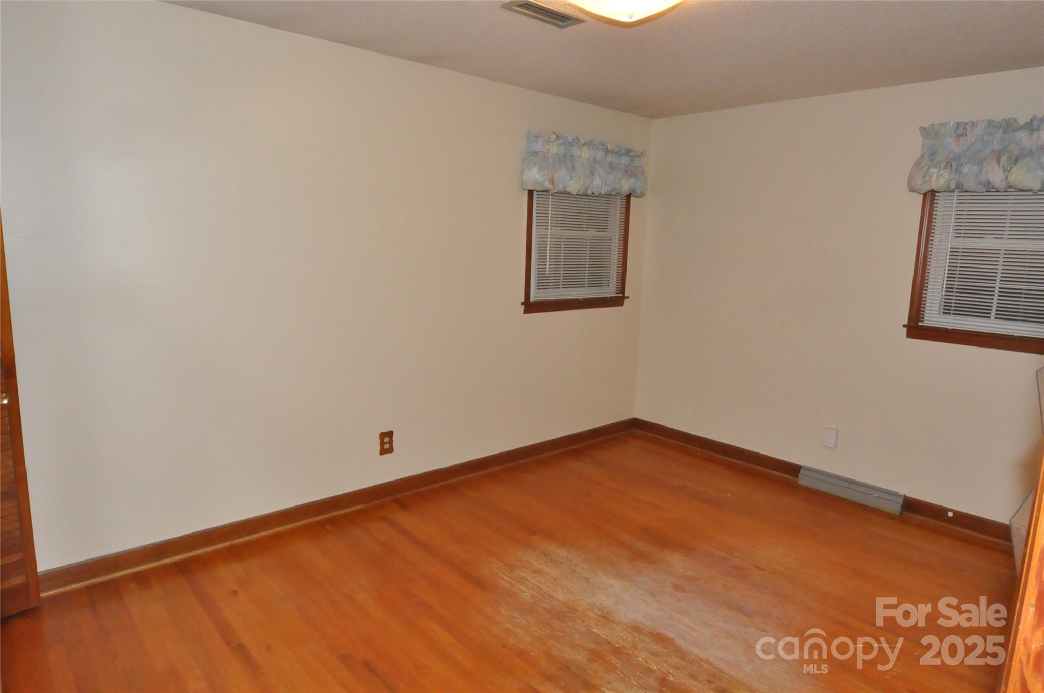 752 Cedar Lane — Chester