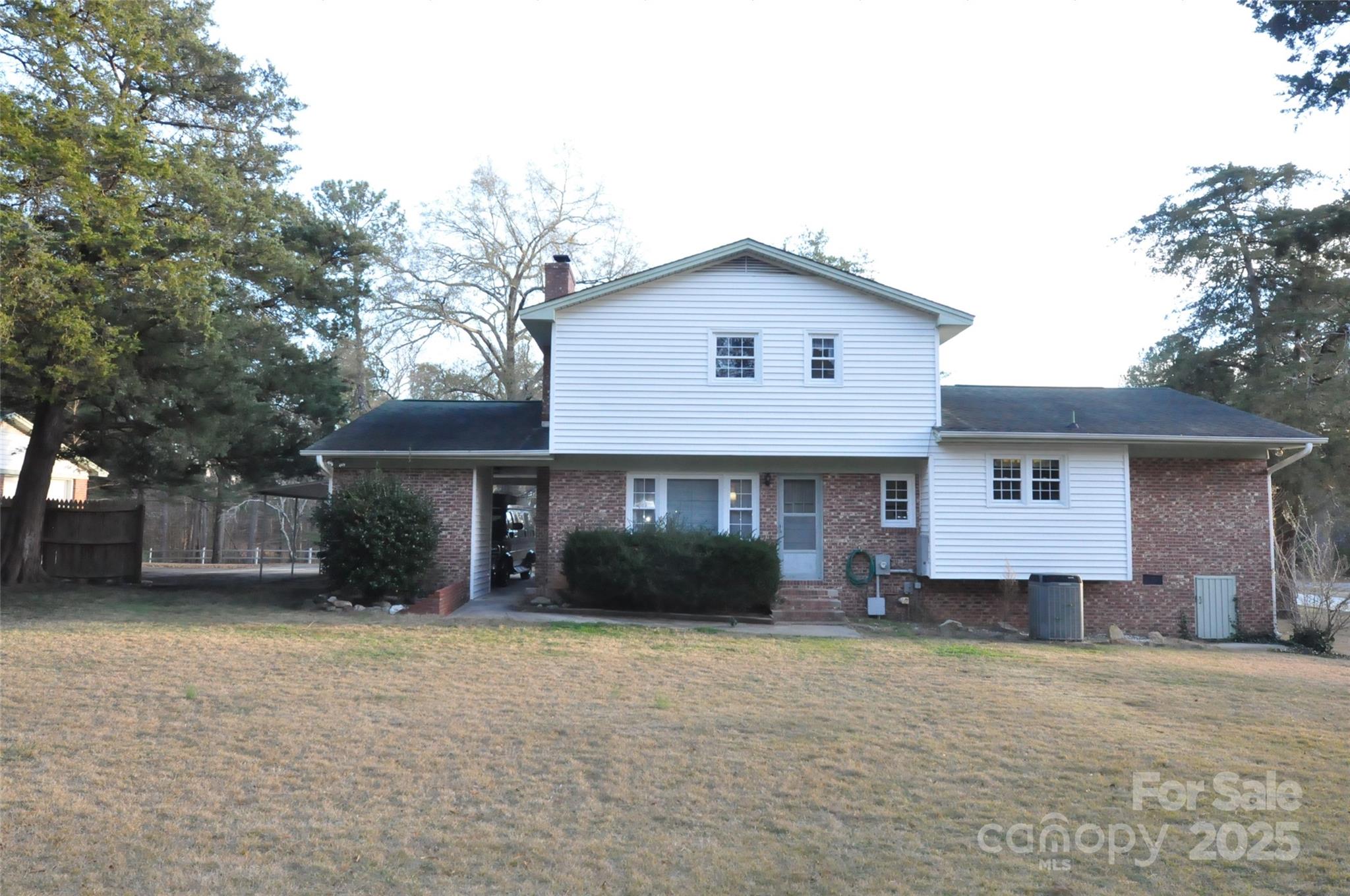 752 Cedar Lane — Chester