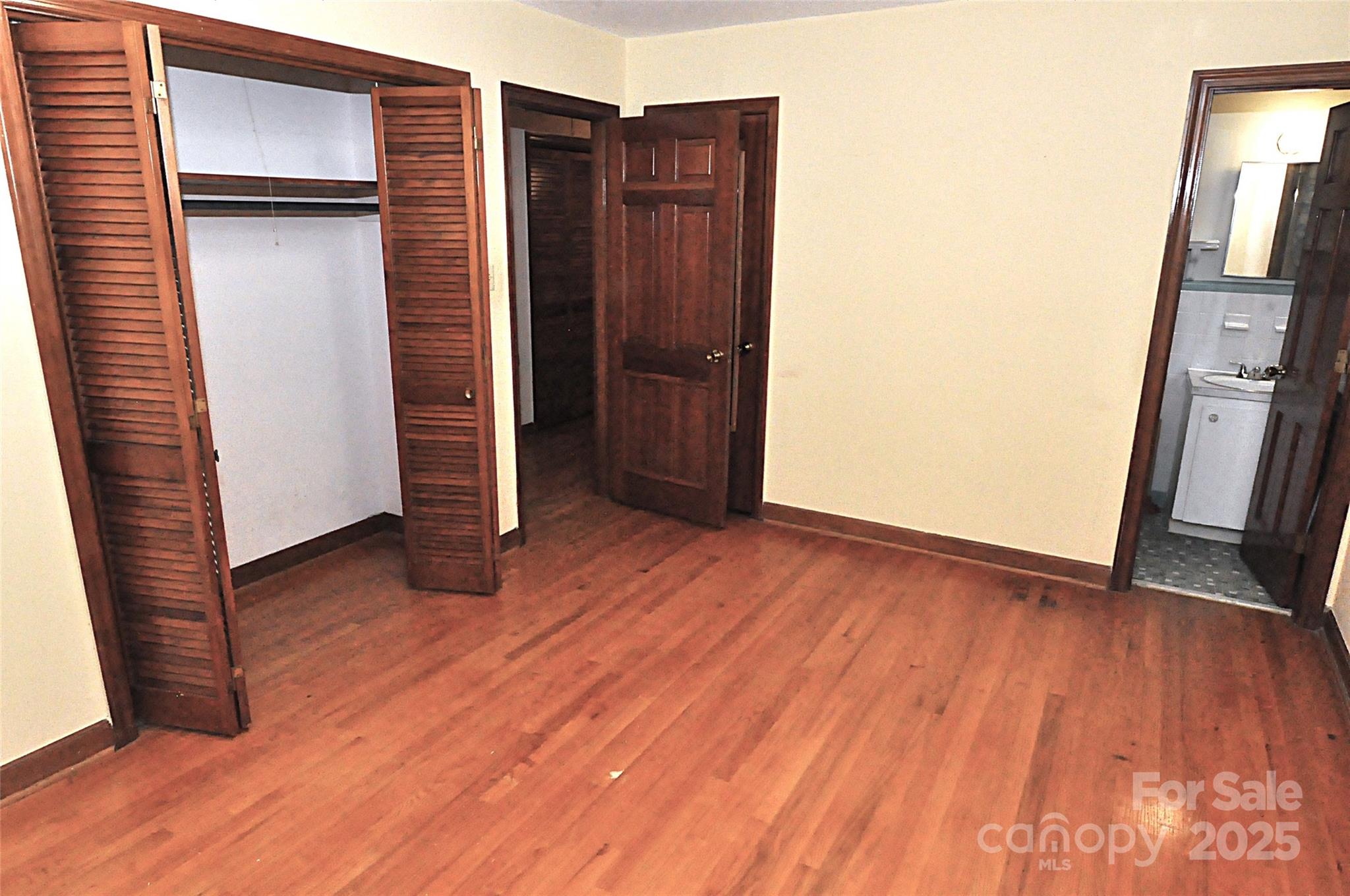 752 Cedar Lane — Chester