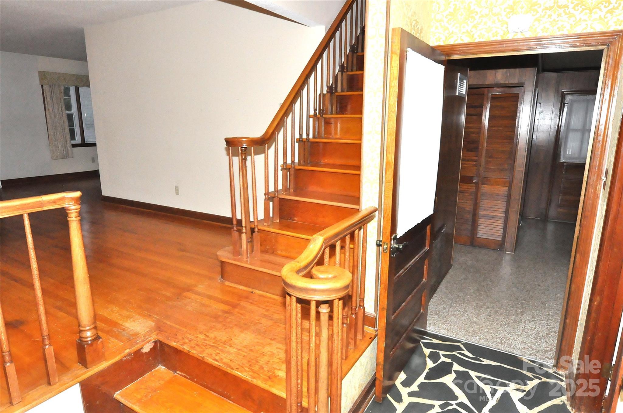 752 Cedar Lane — Chester
