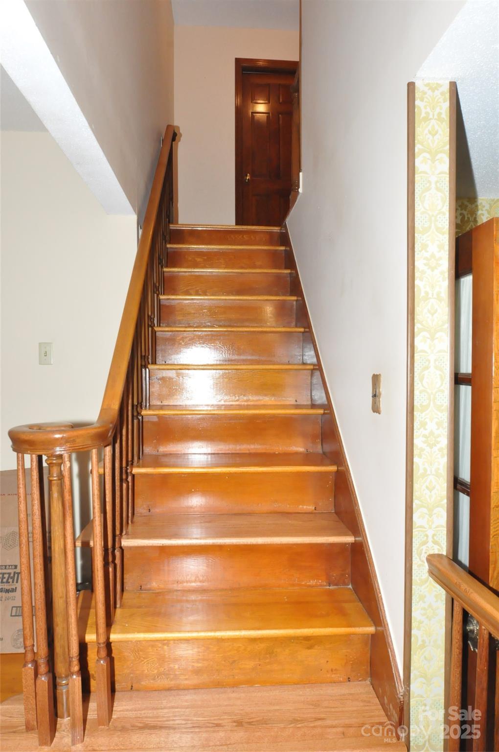 752 Cedar Lane — Chester