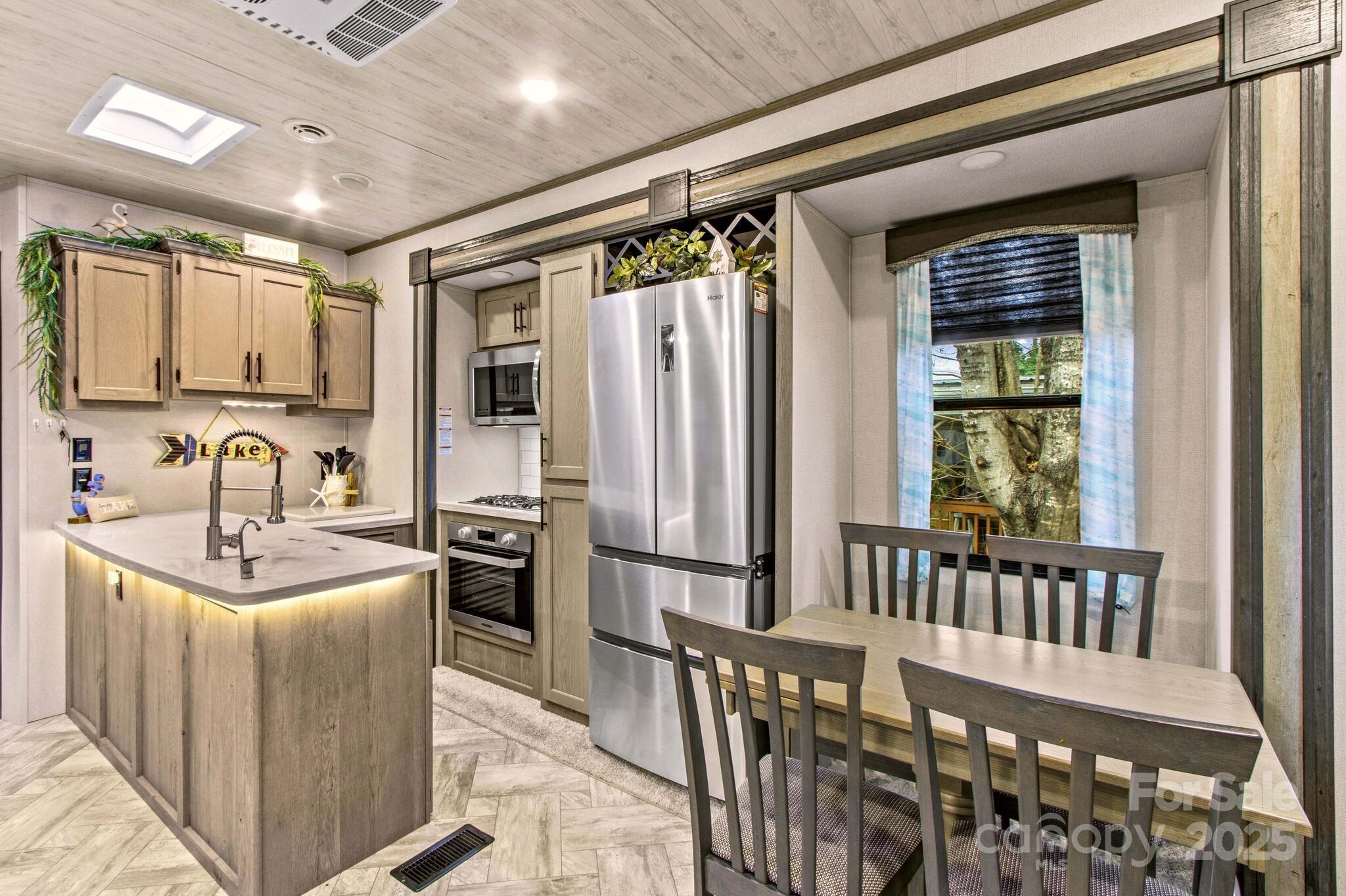 103 S Cardinal Drive — New London
