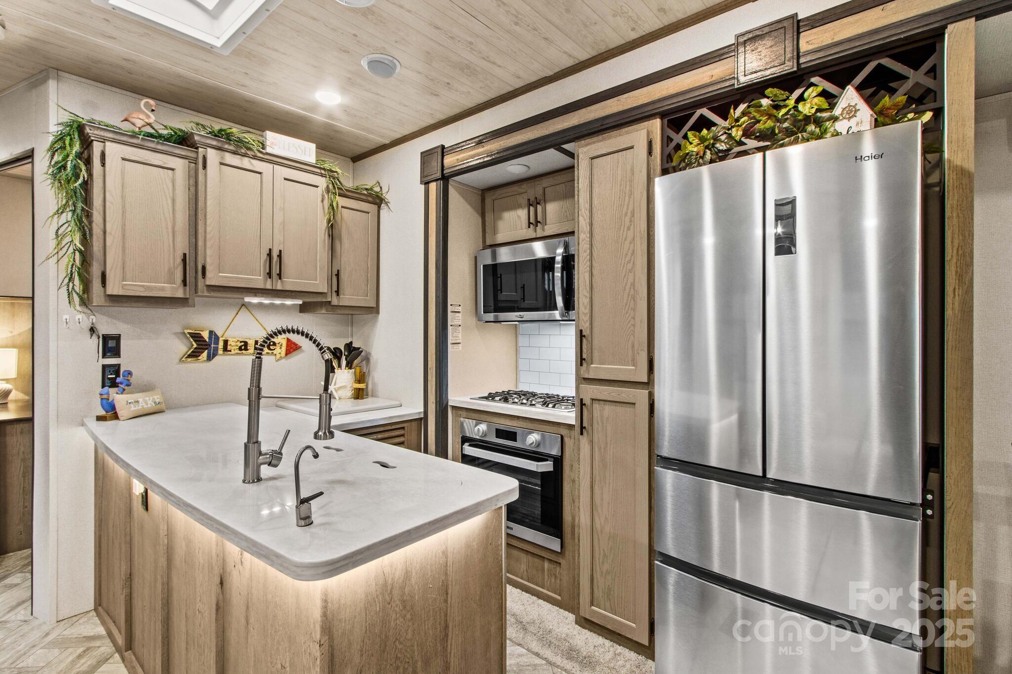 103 S Cardinal Drive — New London