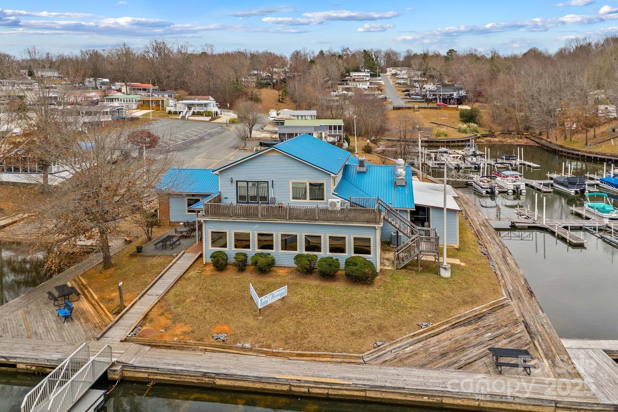 103 S Cardinal Drive — New London