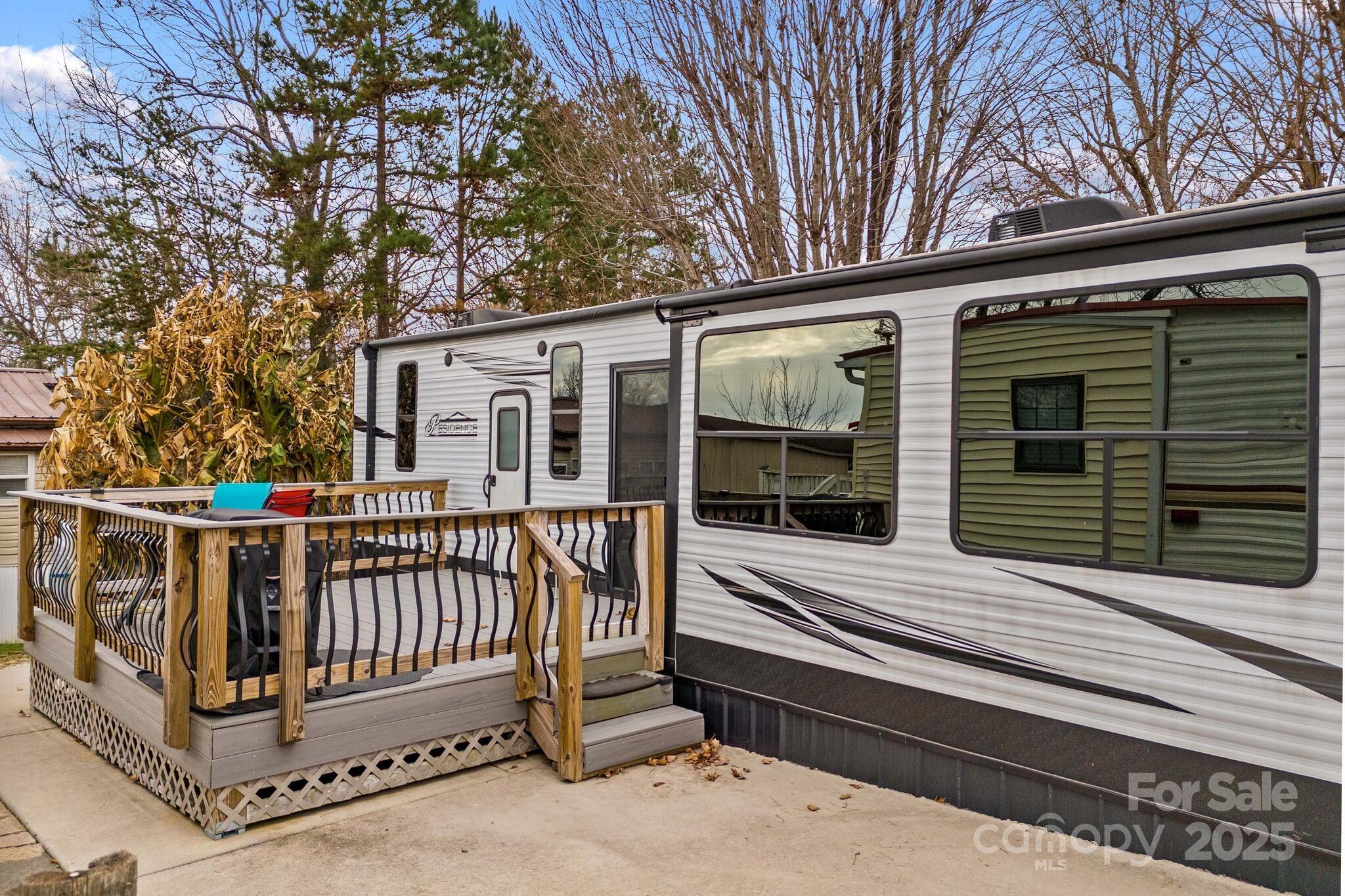 103 S Cardinal Drive — New London