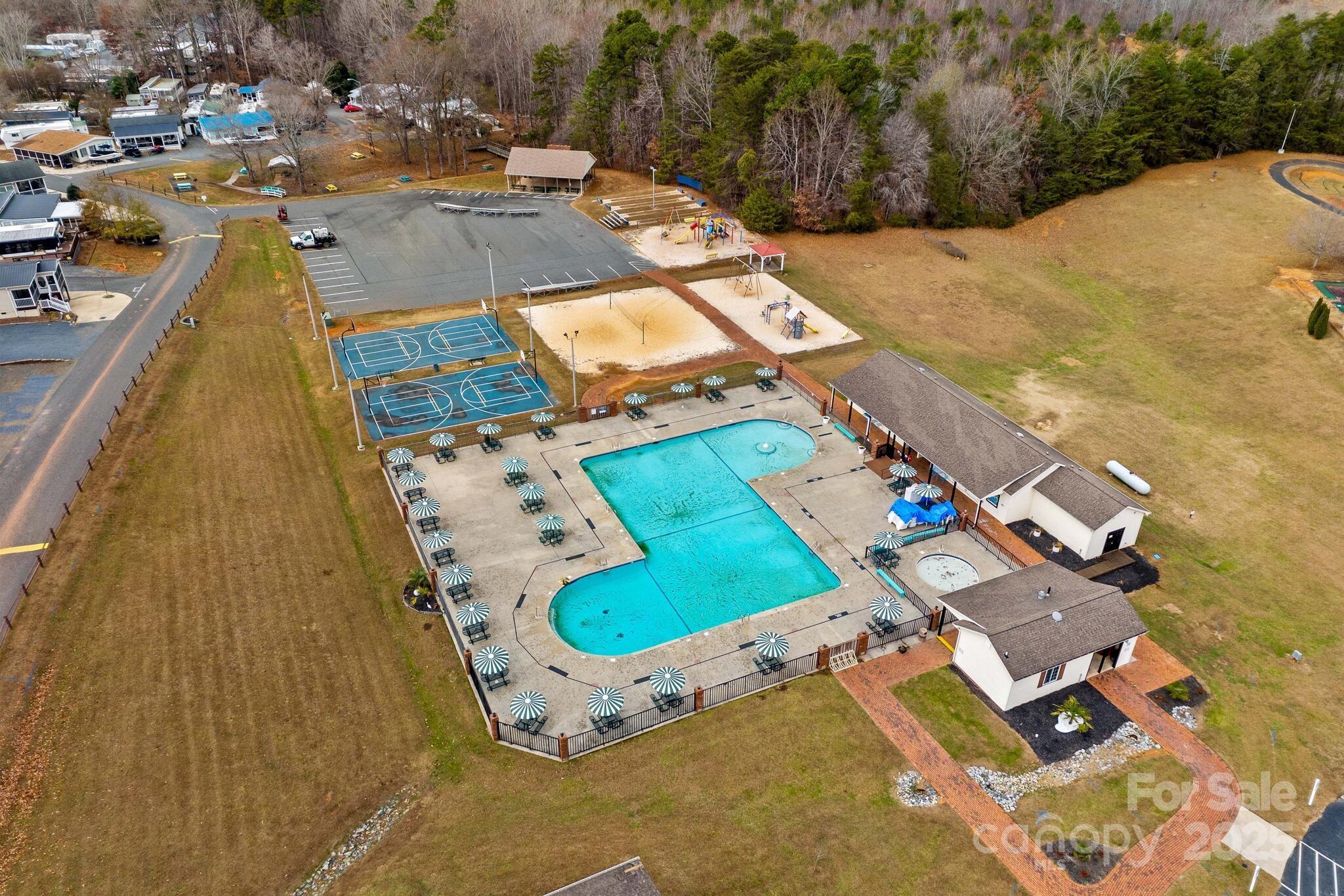 103 S Cardinal Drive — New London