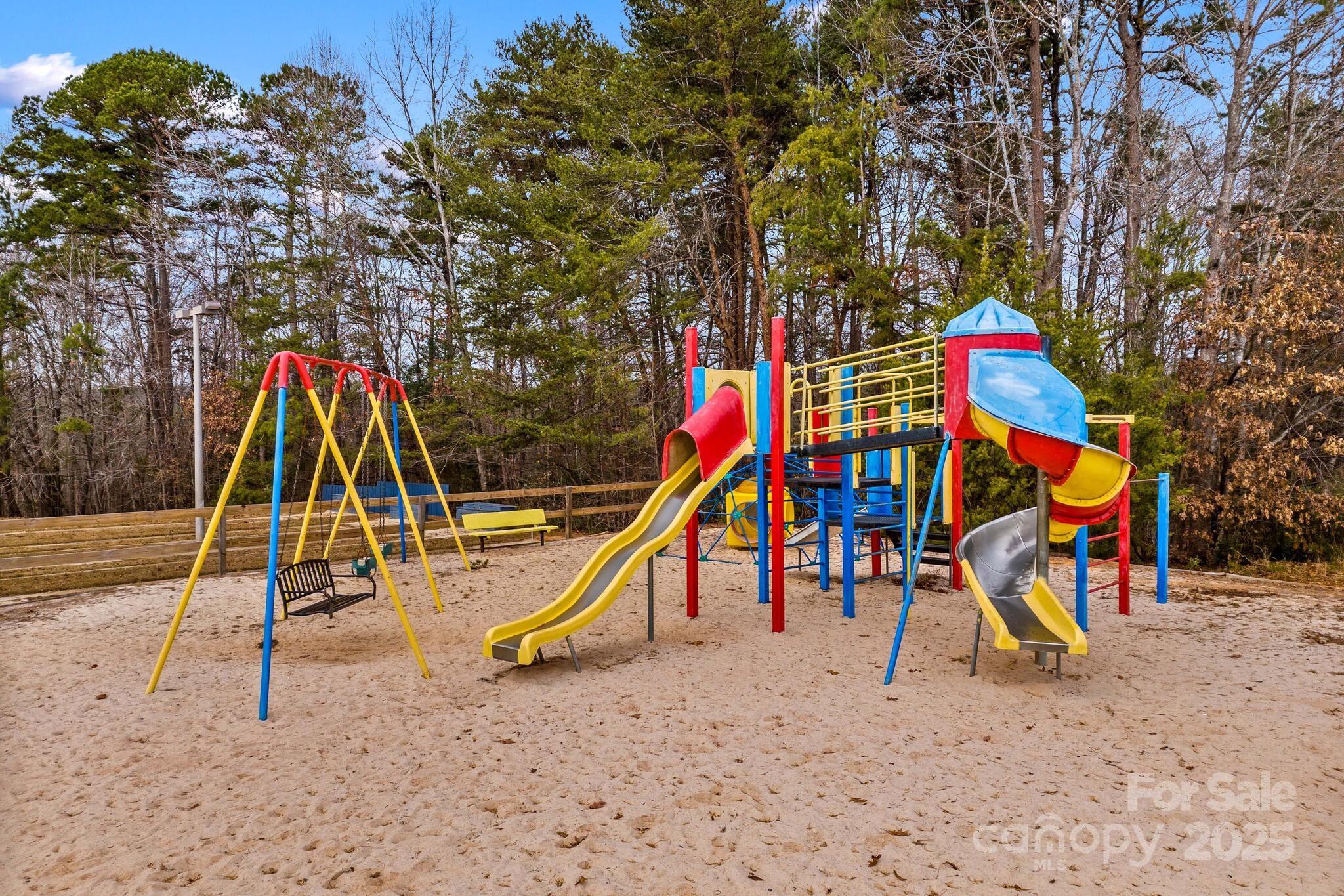 103 S Cardinal Drive — New London