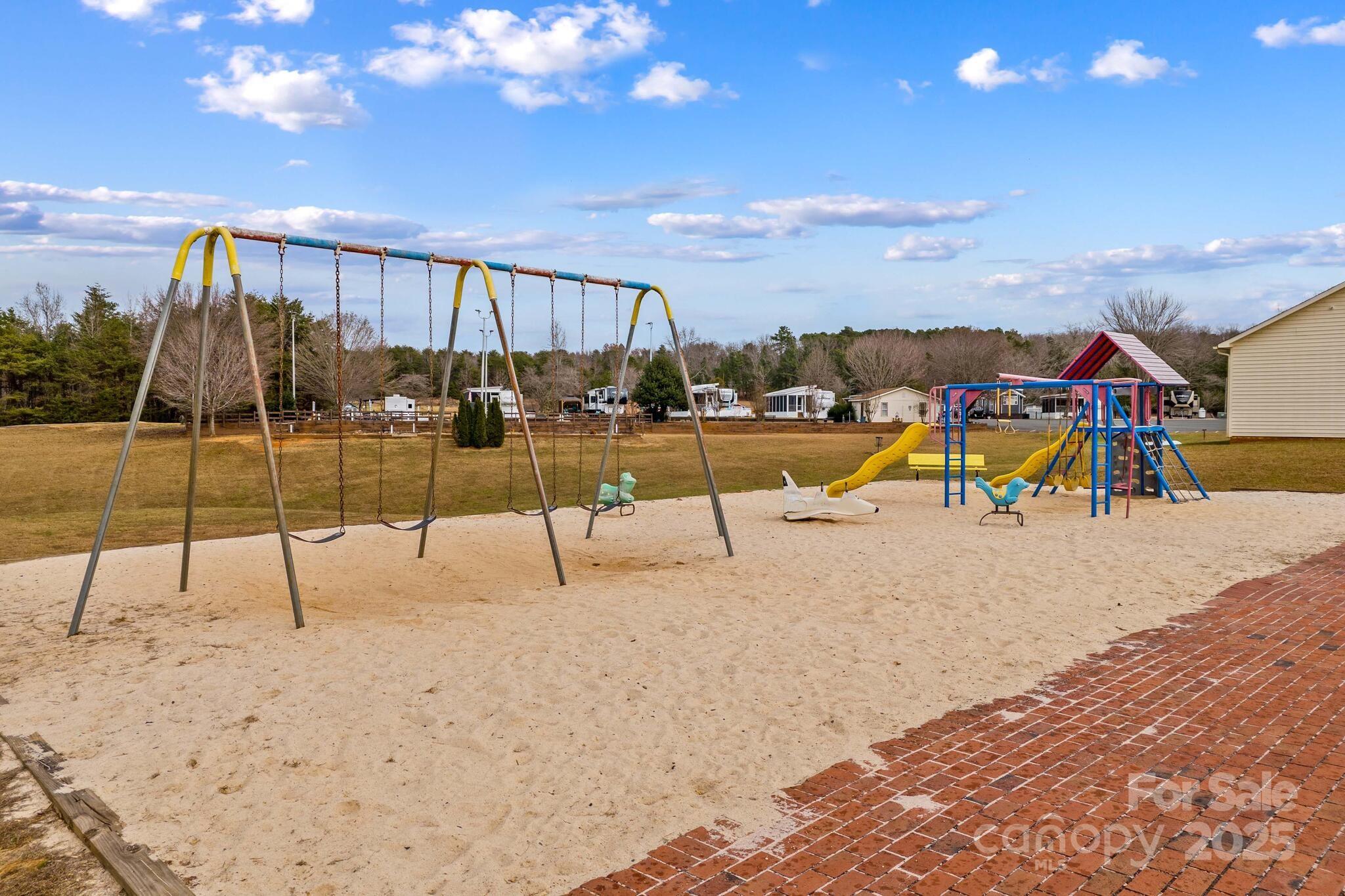 103 S Cardinal Drive — New London