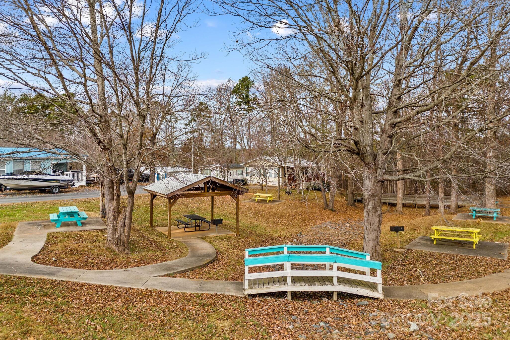 103 S Cardinal Drive — New London