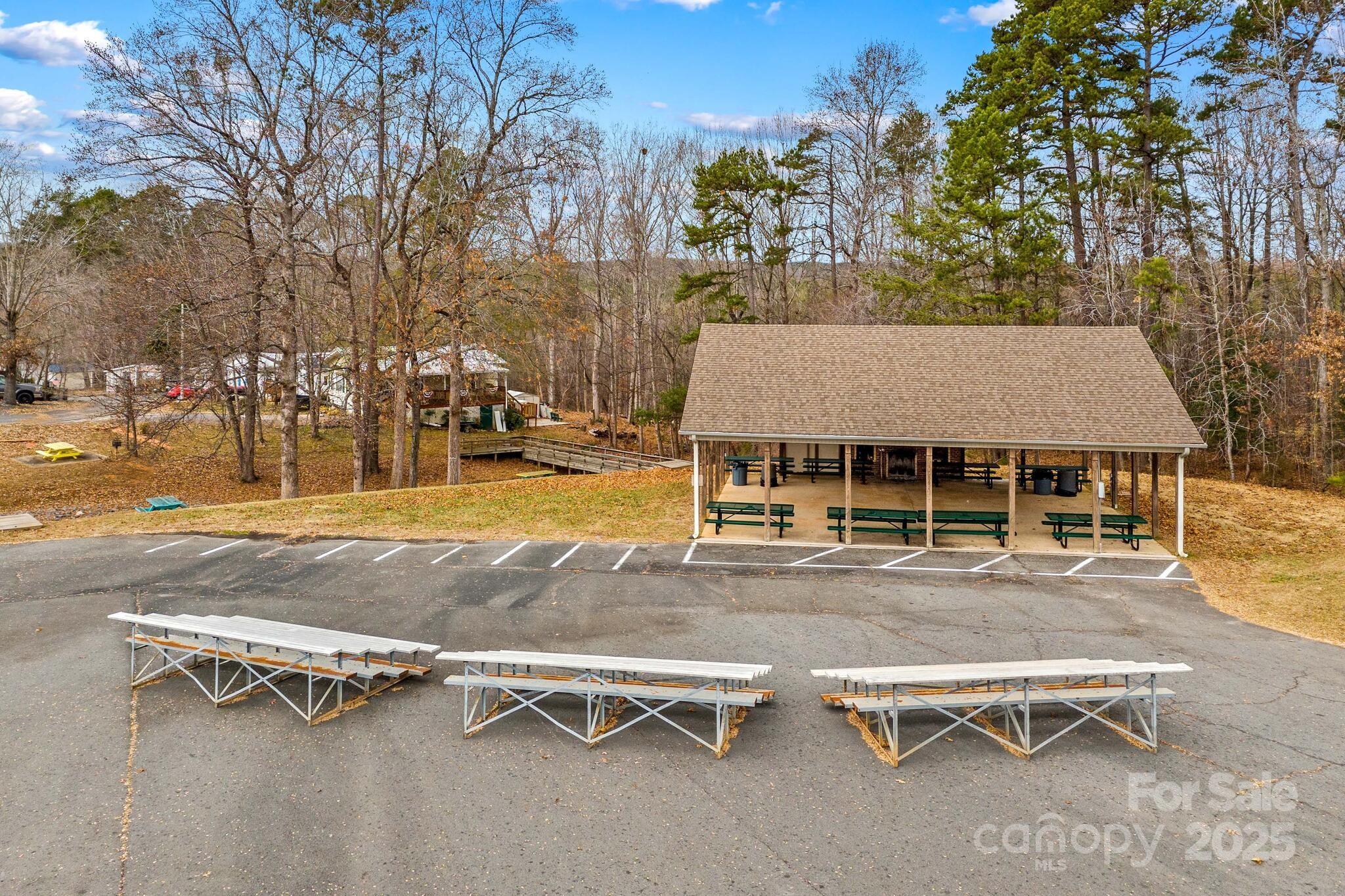 103 S Cardinal Drive — New London
