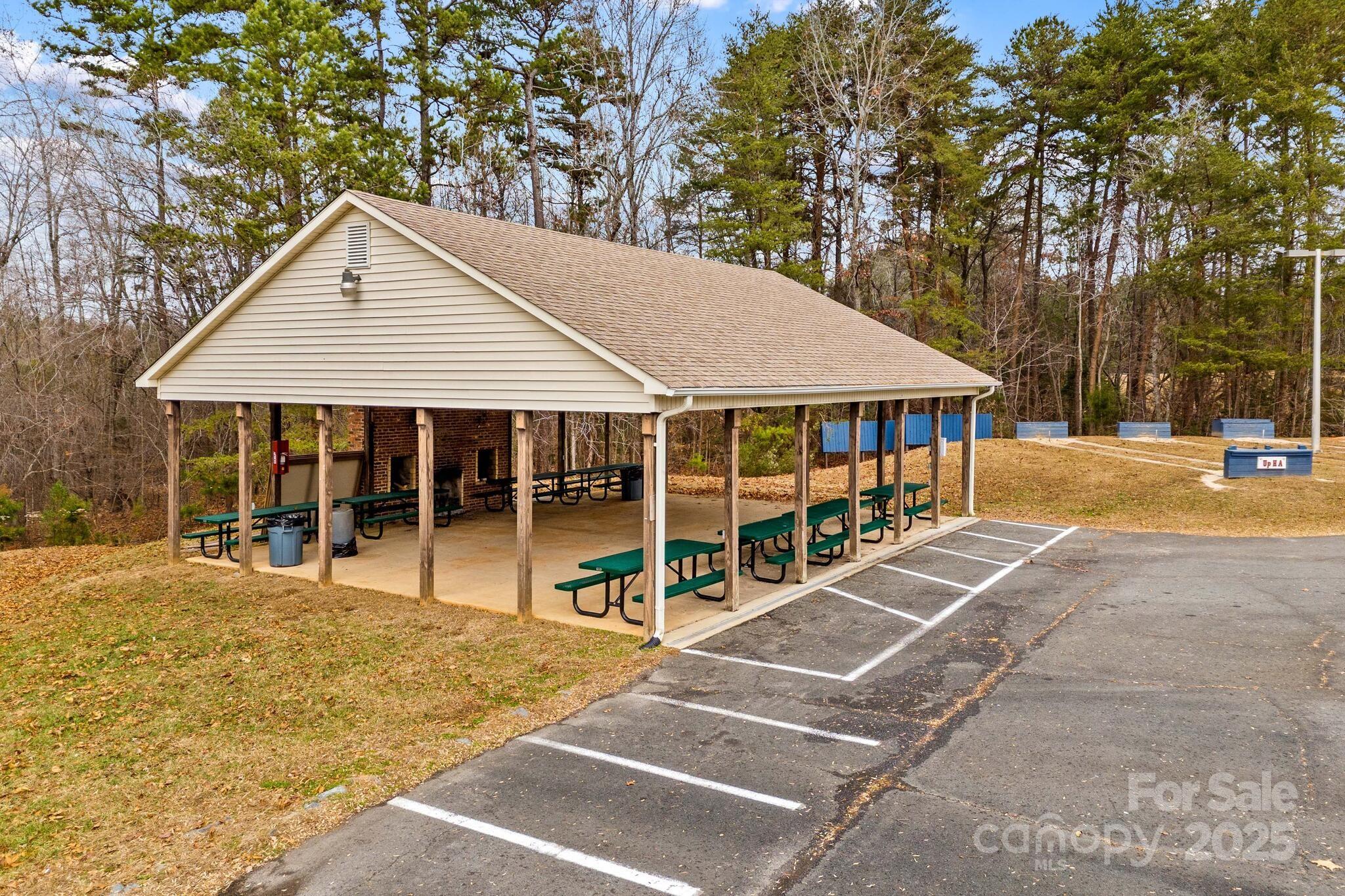 103 S Cardinal Drive — New London