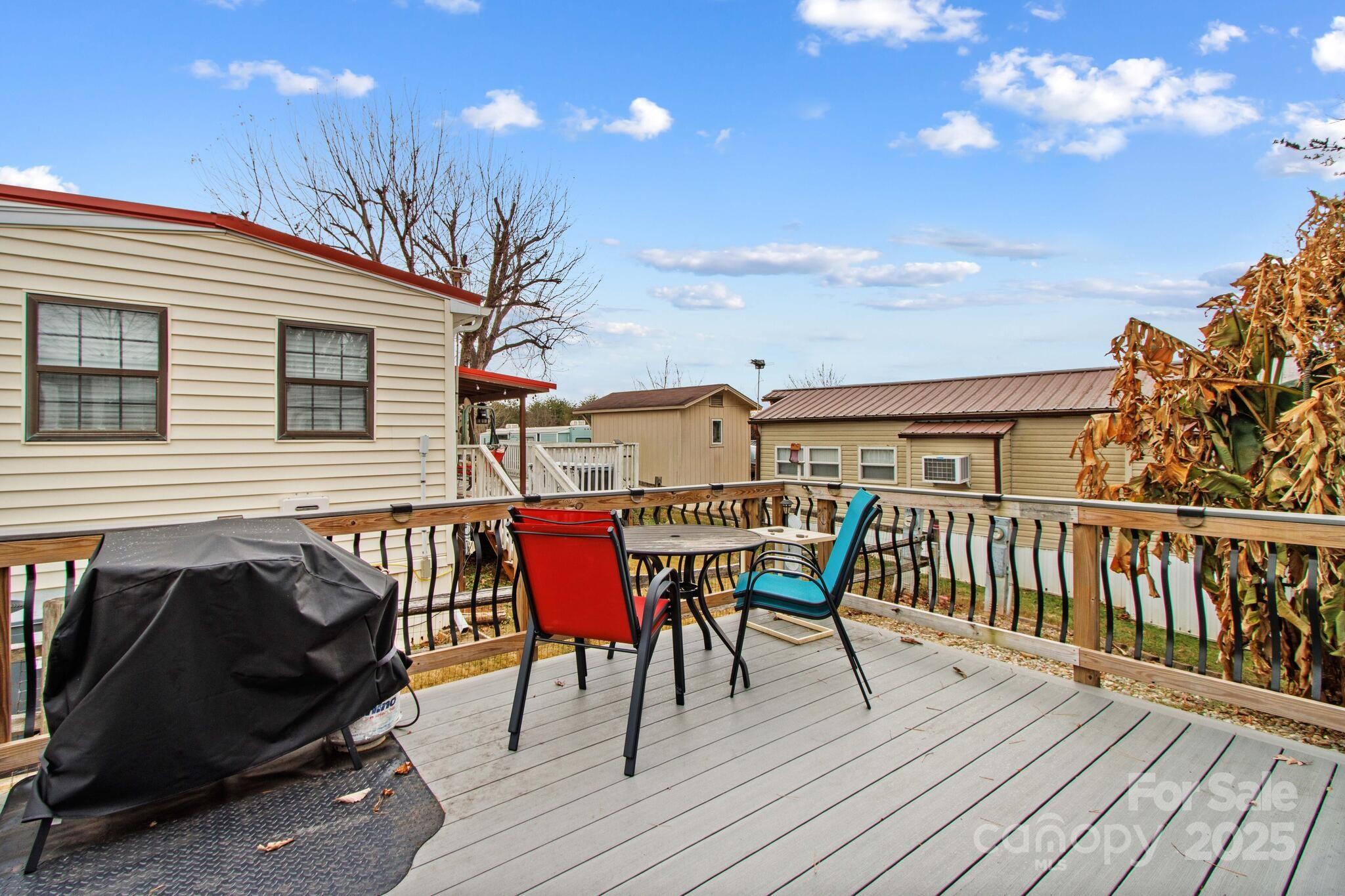 103 S Cardinal Drive — New London