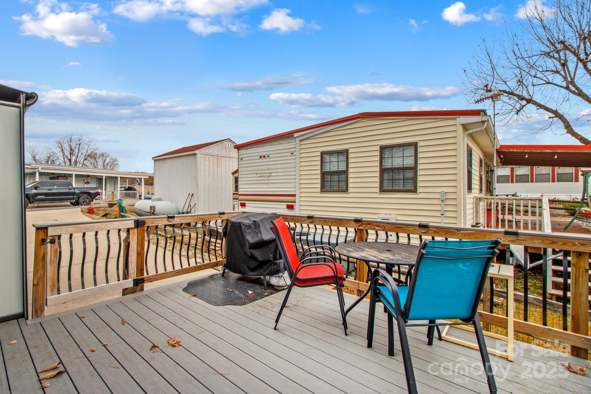103 S Cardinal Drive — New London