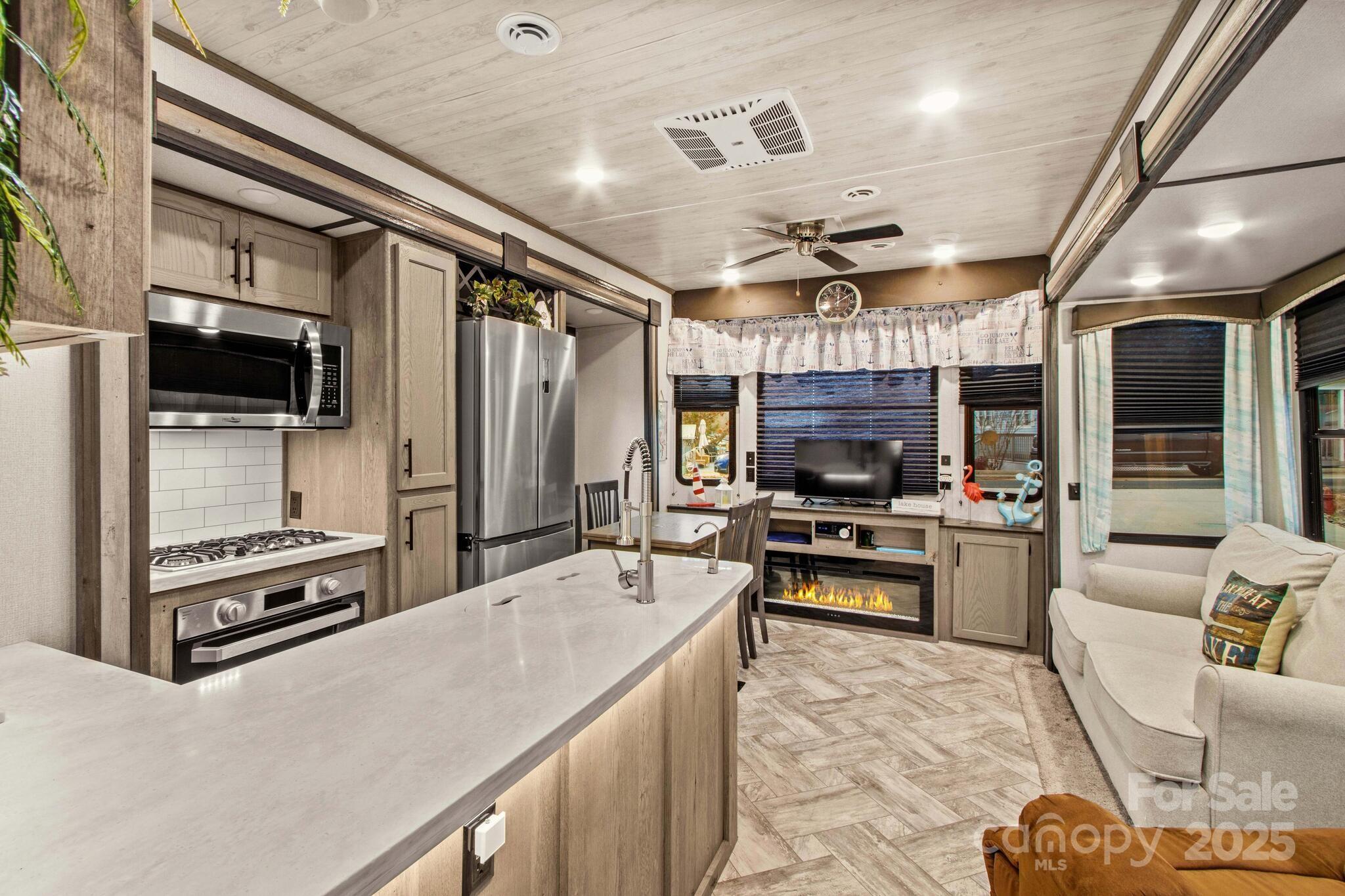 103 S Cardinal Drive — New London