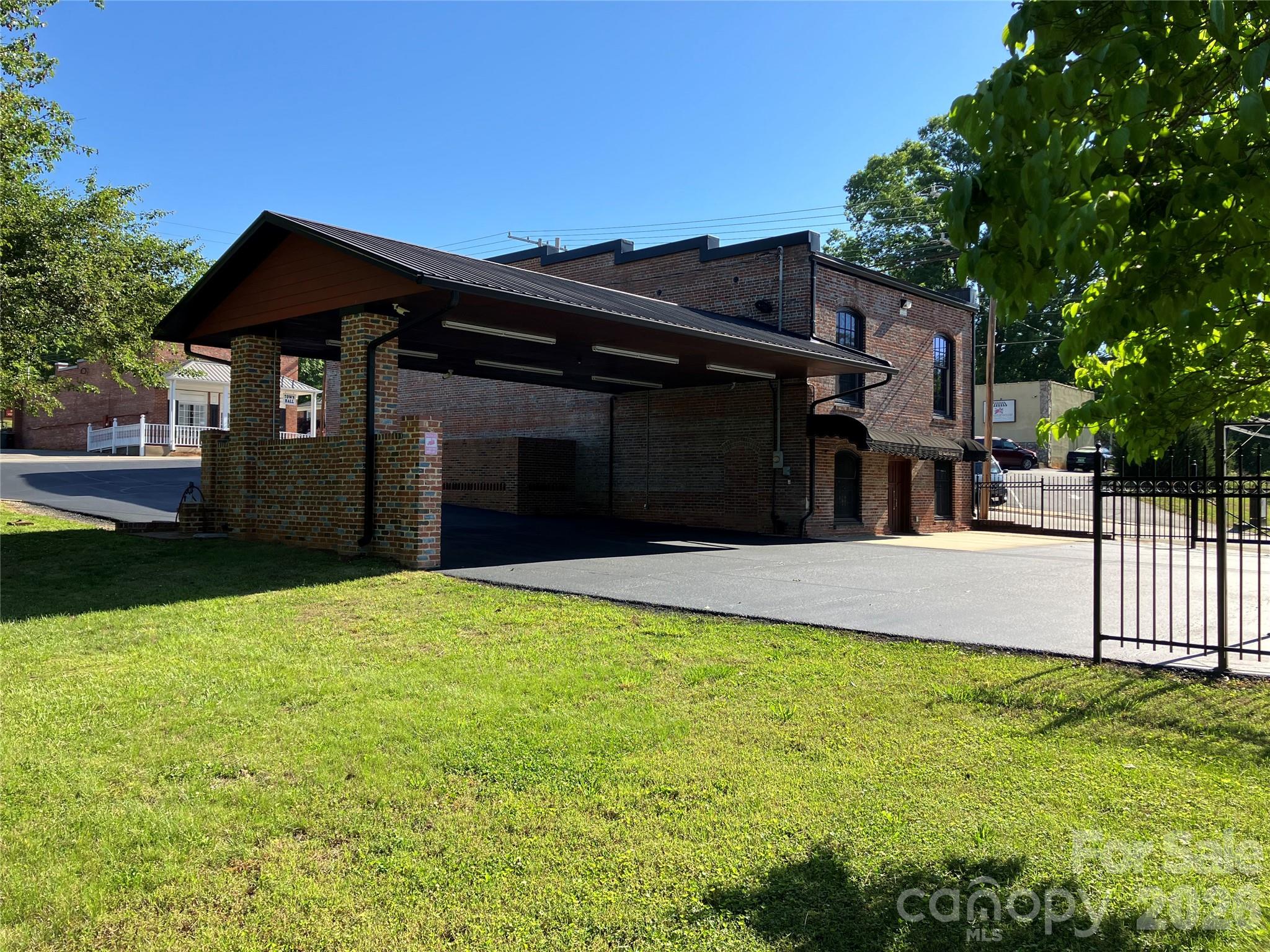 157 N Main Street — Bostic