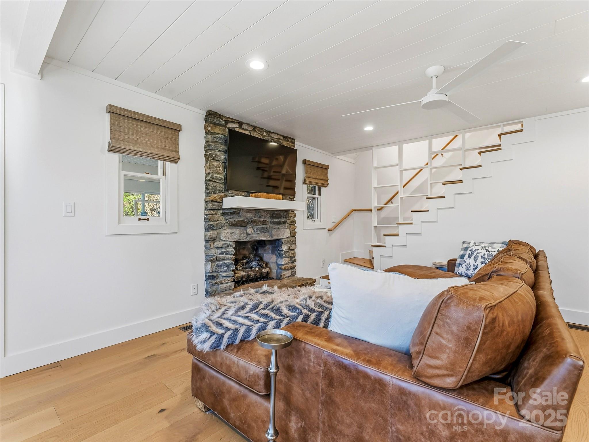 40 Toxaway Landing Drive — Lake Toxaway