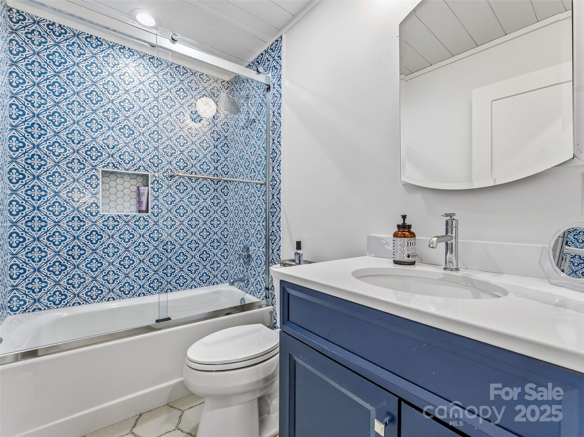 40 Toxaway Landing Drive — Lake Toxaway