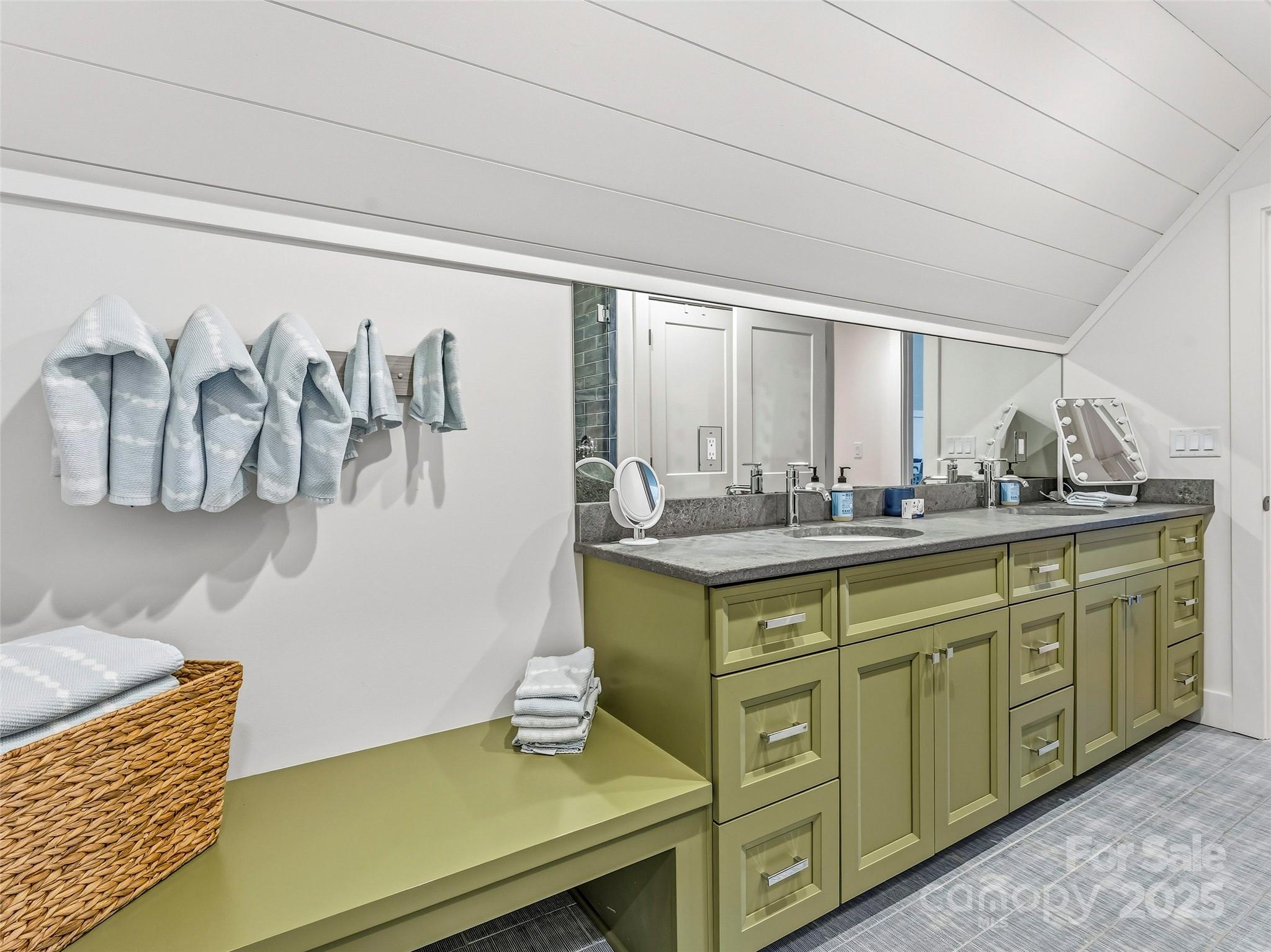 40 Toxaway Landing Drive — Lake Toxaway