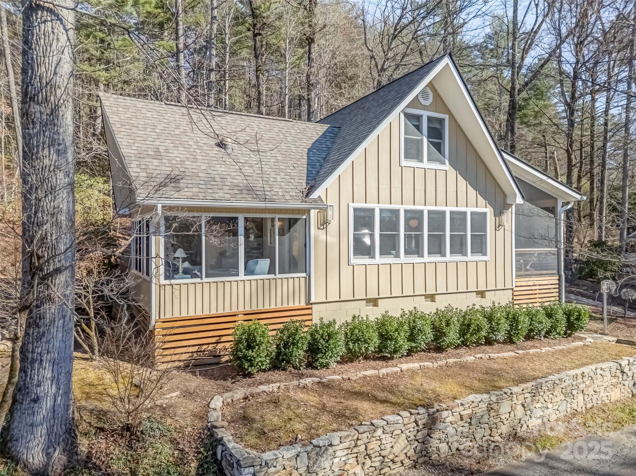 40 Toxaway Landing Drive — Lake Toxaway