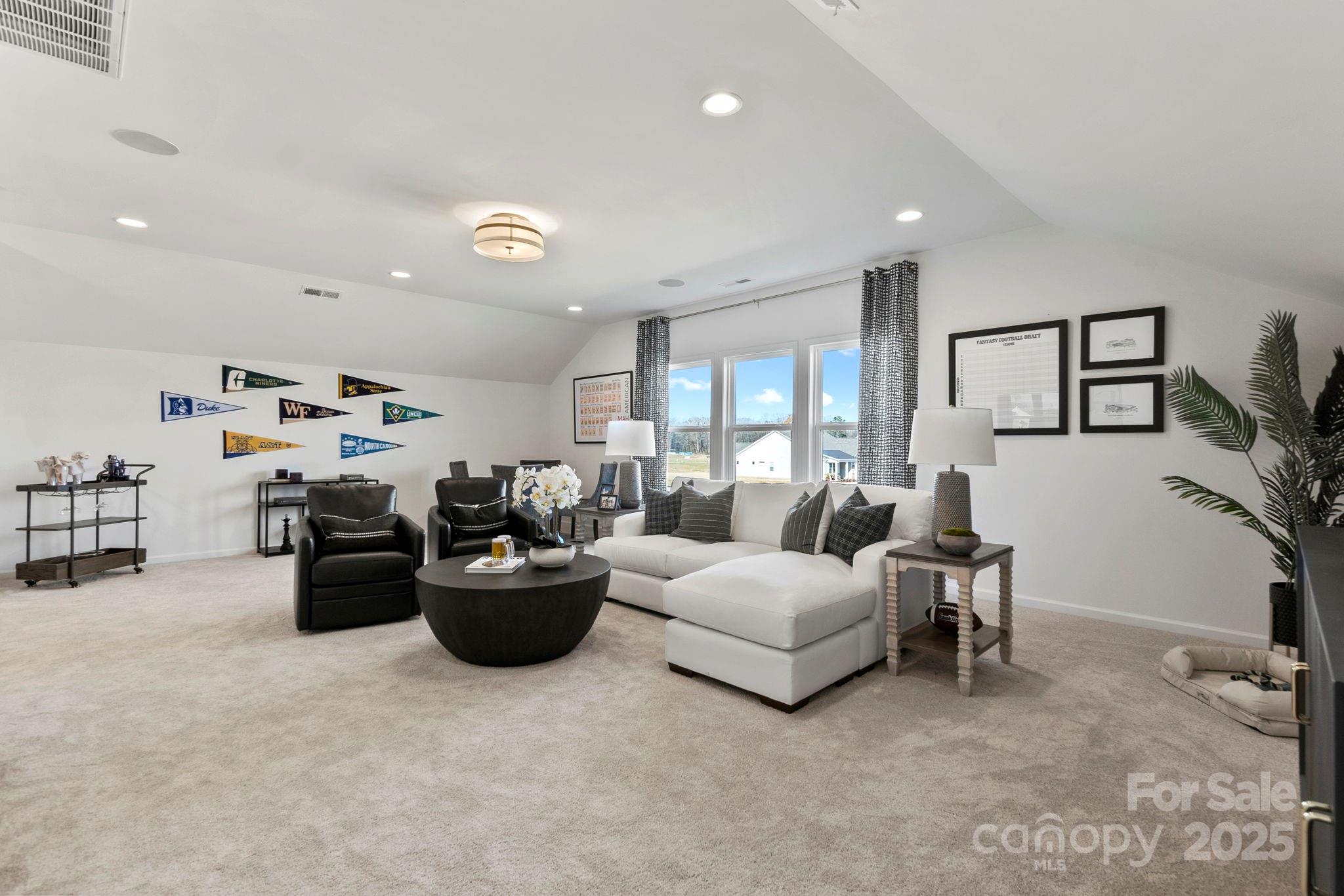 5068 Duval Circle — Tega Cay