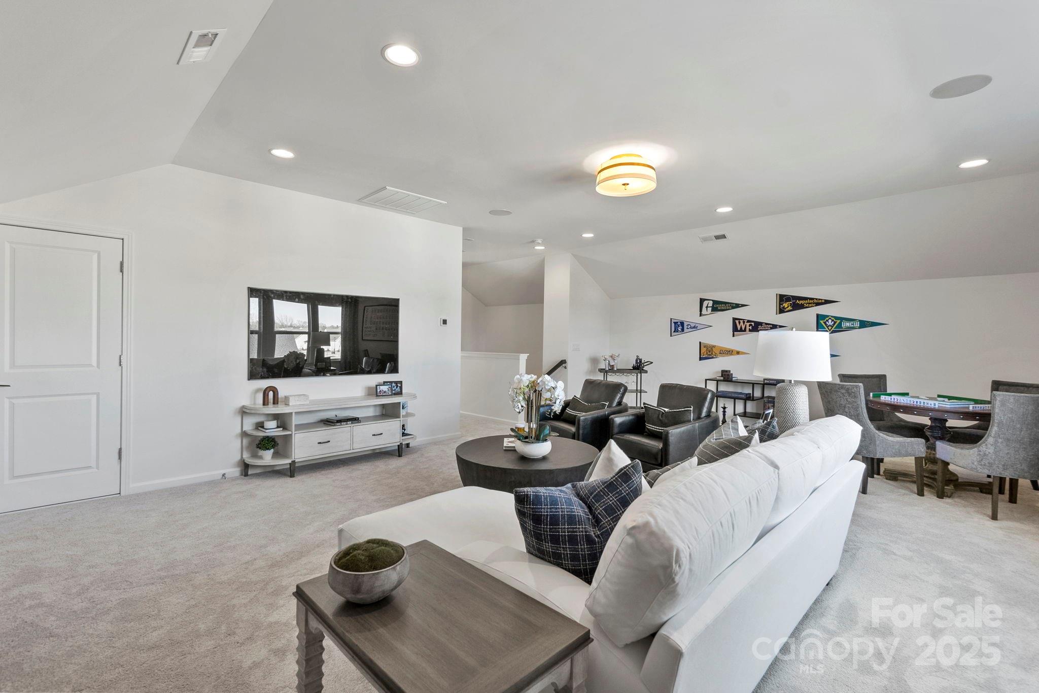 5068 Duval Circle — Tega Cay