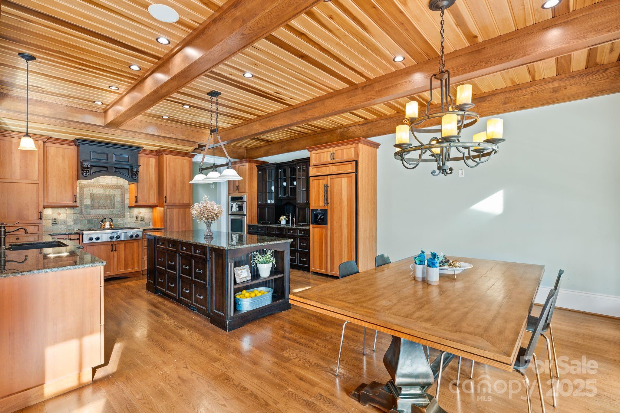 14 Landsdowne Court — Asheville