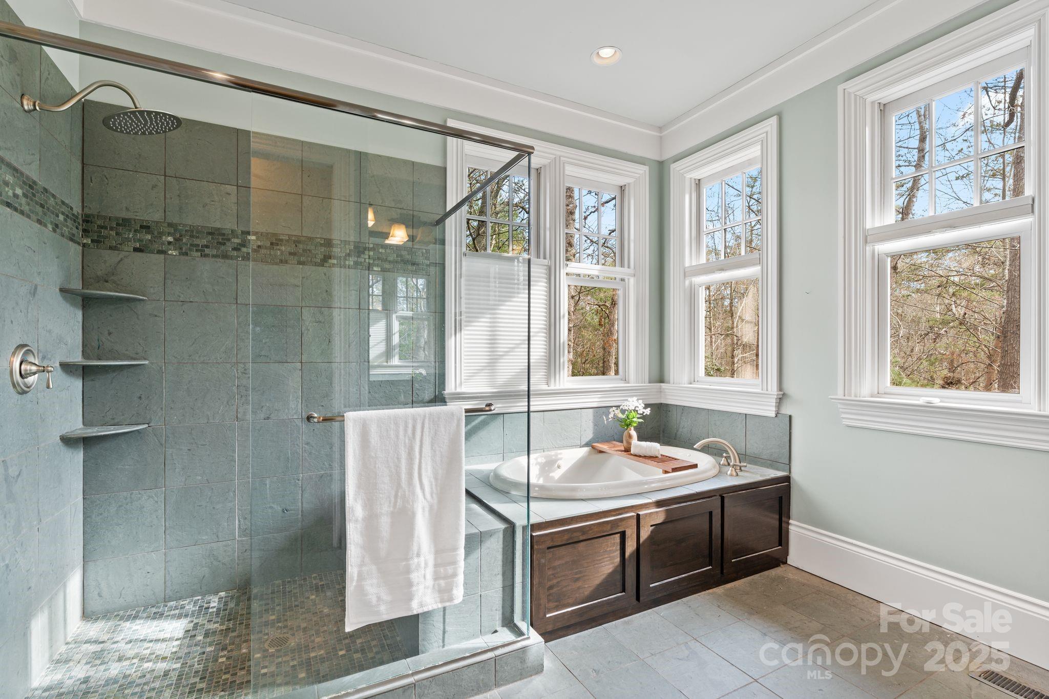 14 Landsdowne Court — Asheville