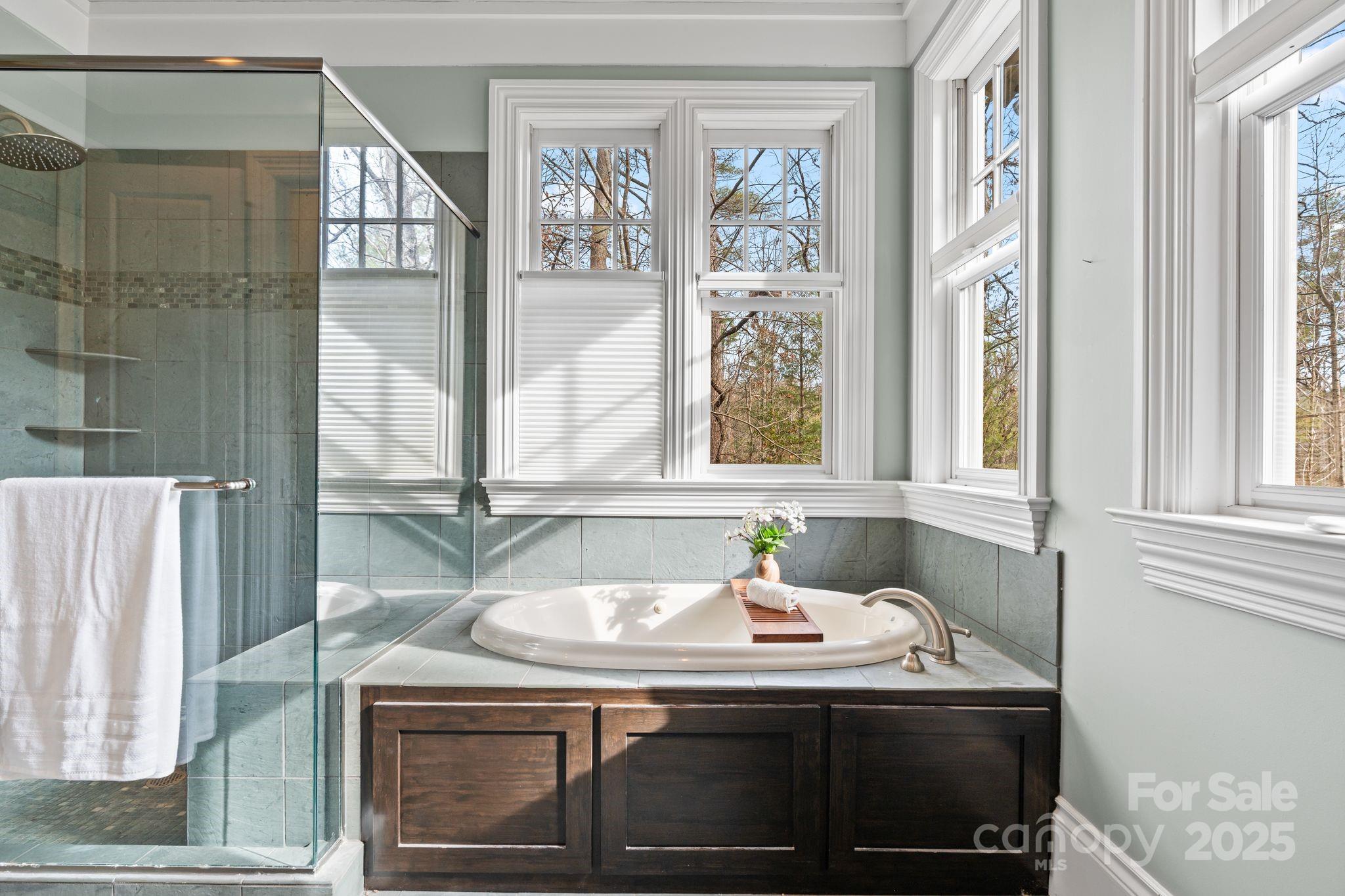 14 Landsdowne Court — Asheville