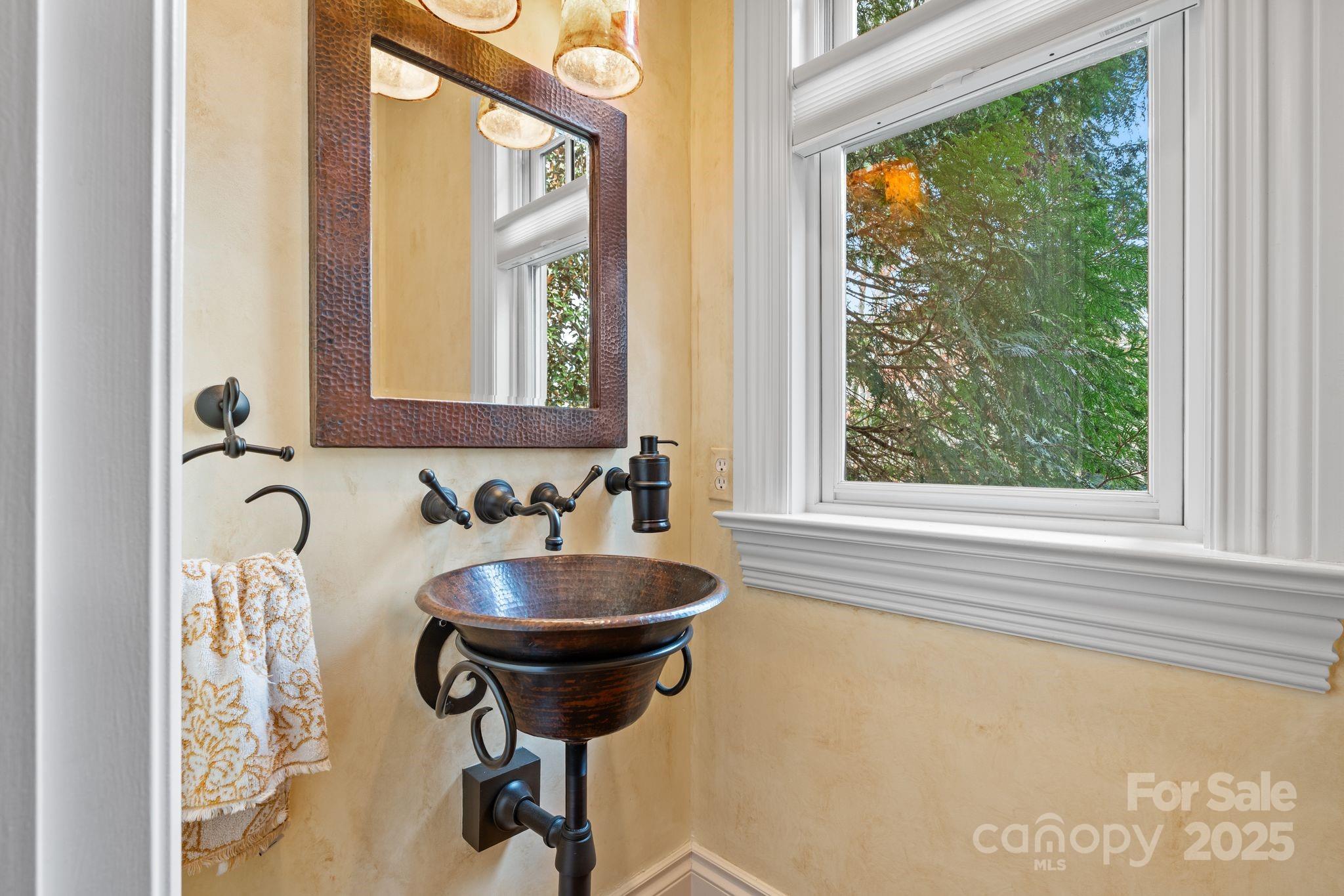14 Landsdowne Court — Asheville