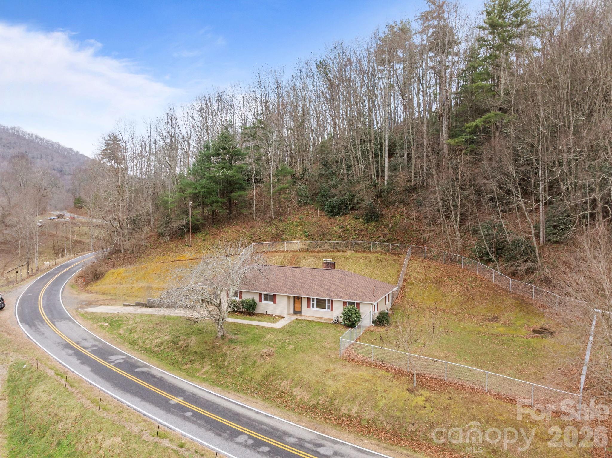 82 Greasy Cove Road — Leicester