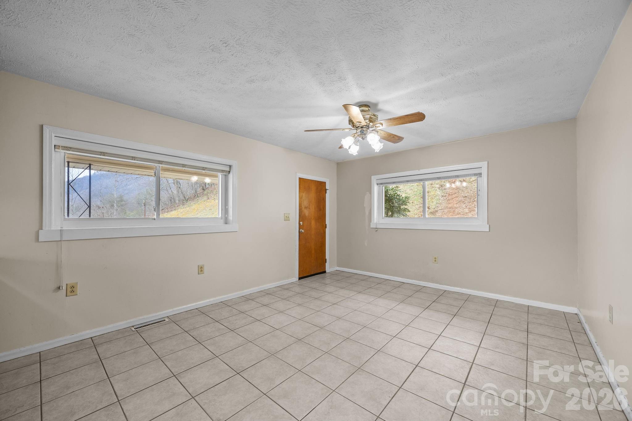 82 Greasy Cove Road — Leicester