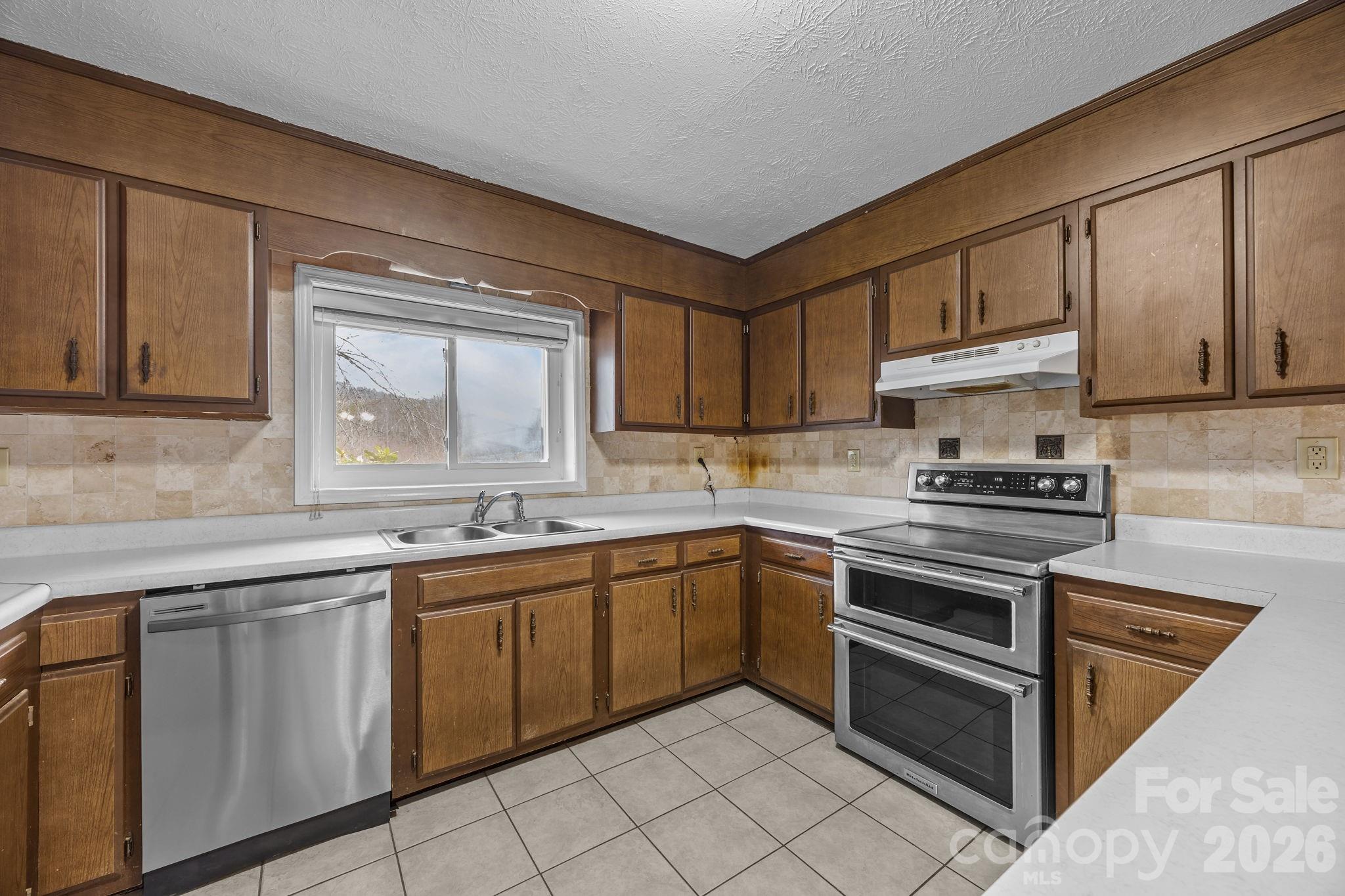 82 Greasy Cove Road — Leicester