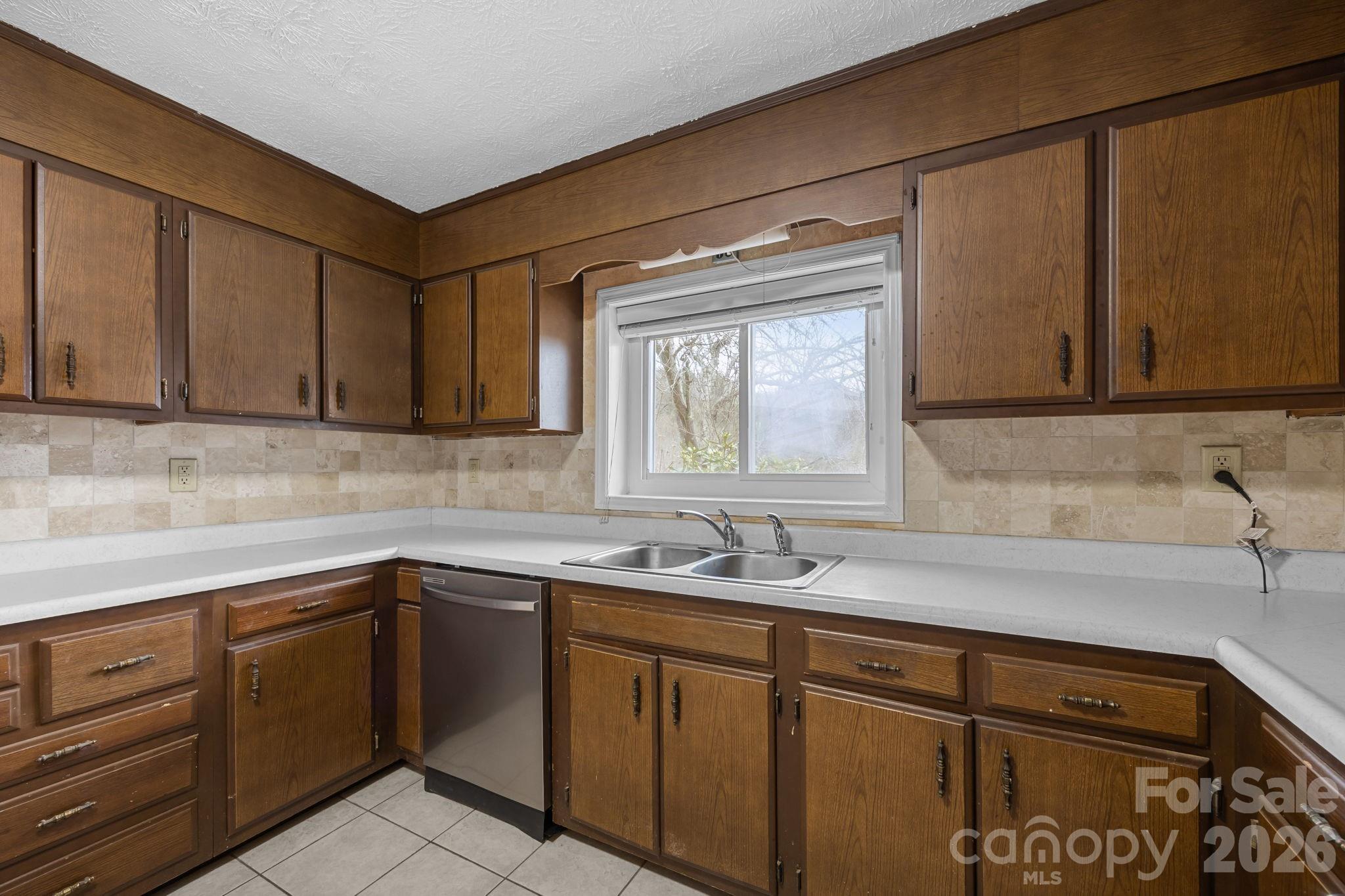 82 Greasy Cove Road — Leicester