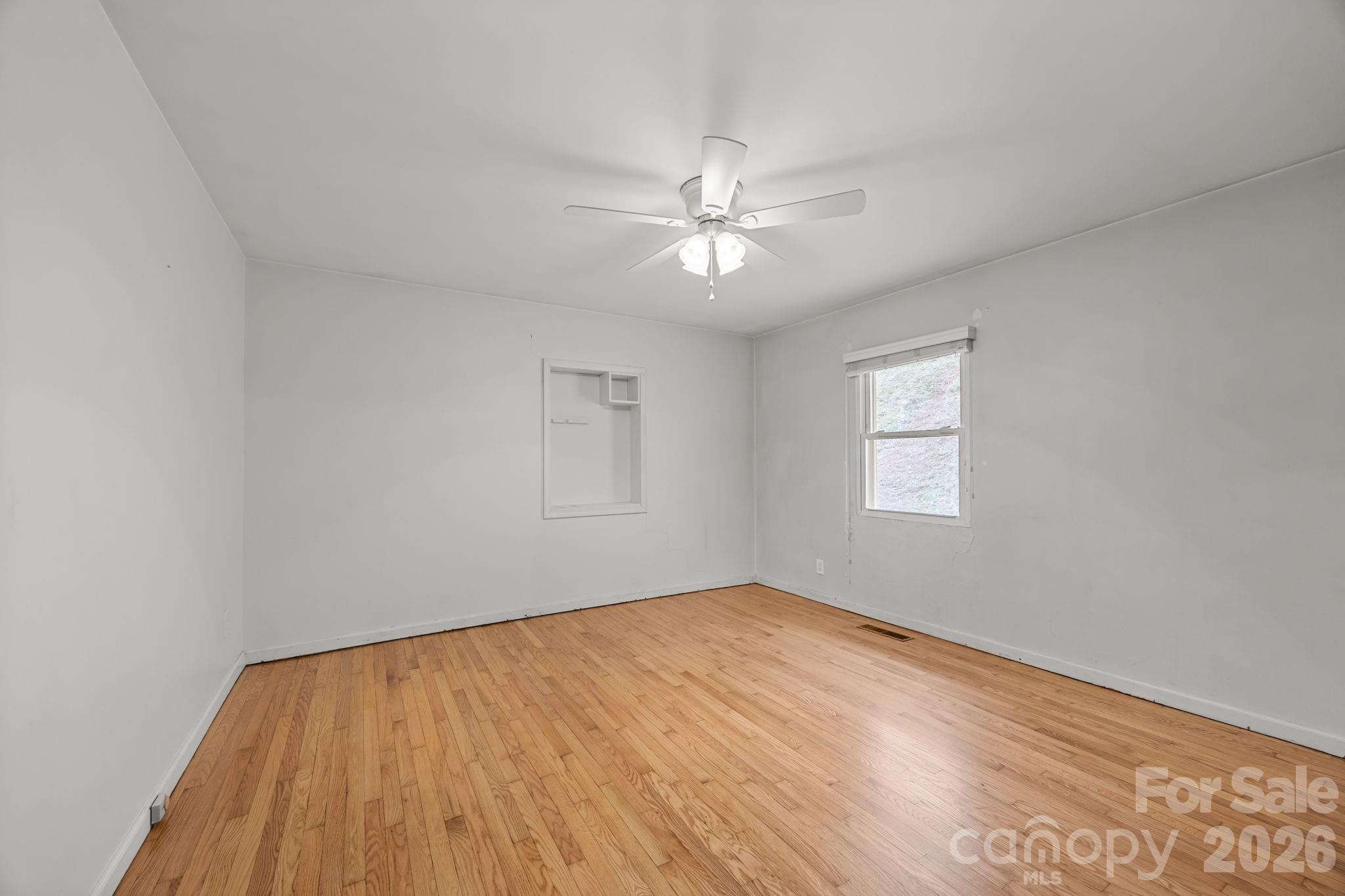 82 Greasy Cove Road — Leicester